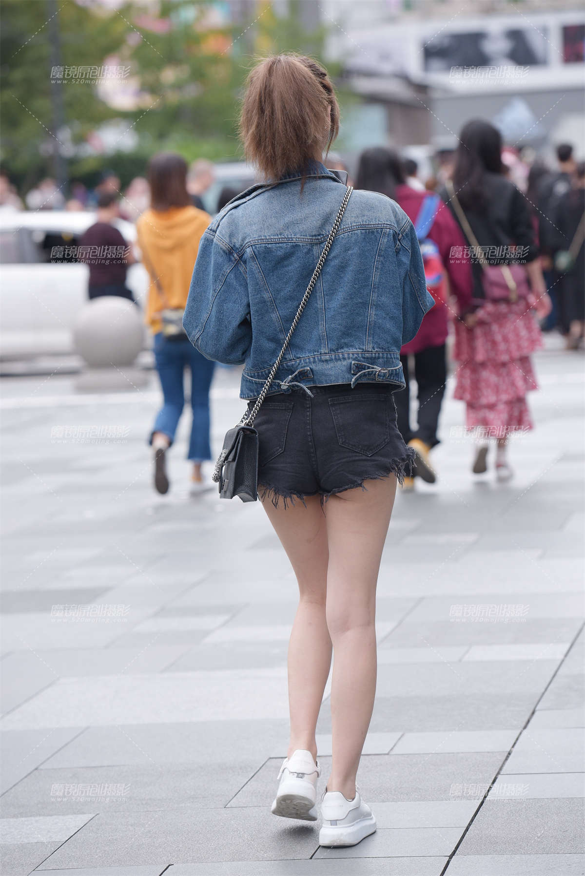 【慕容笙赛贴】等红绿灯的美女-日更街拍