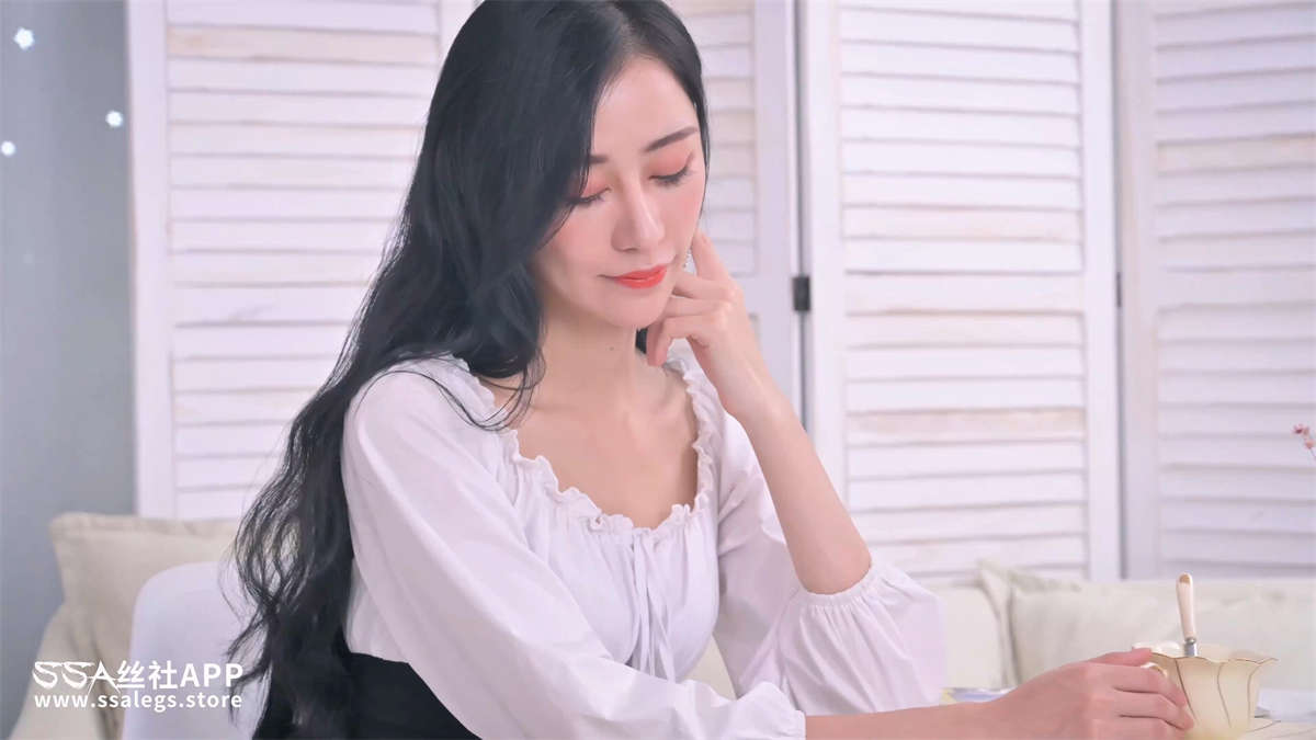 SSA丝社视频 NO.0082 雪儿 CdR闪亮菱格纹丝袜-日更街拍