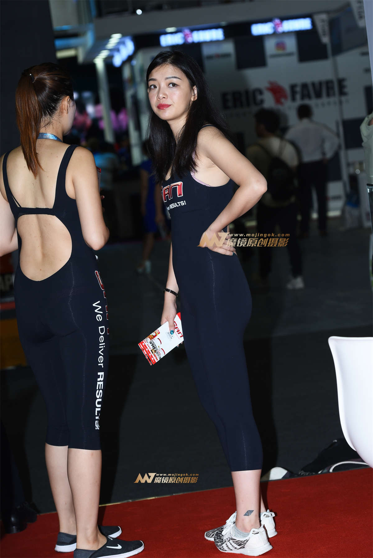 图片[2]-【咔喳赛贴】深色连体-日更街拍