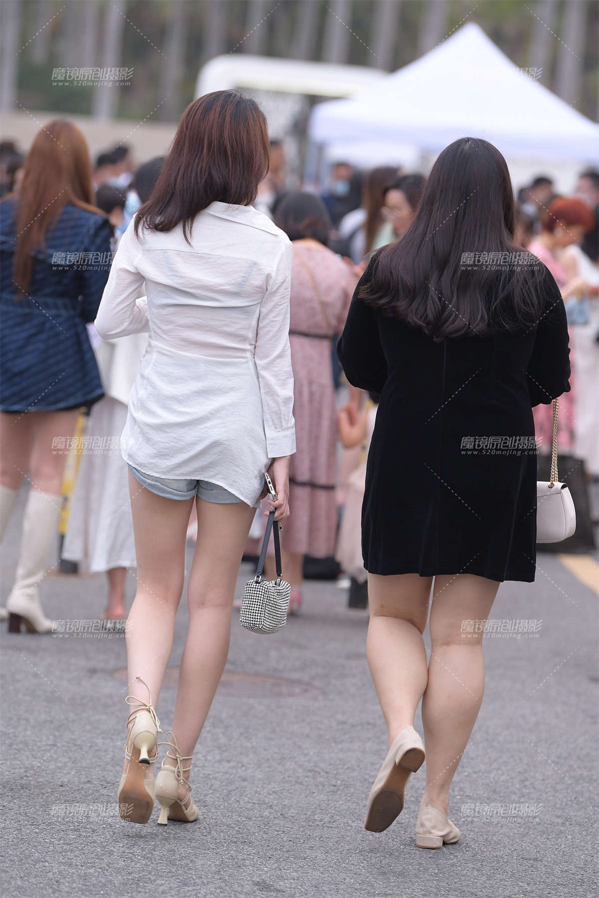 图片[2]-热裤大白腿美眉-日更街拍