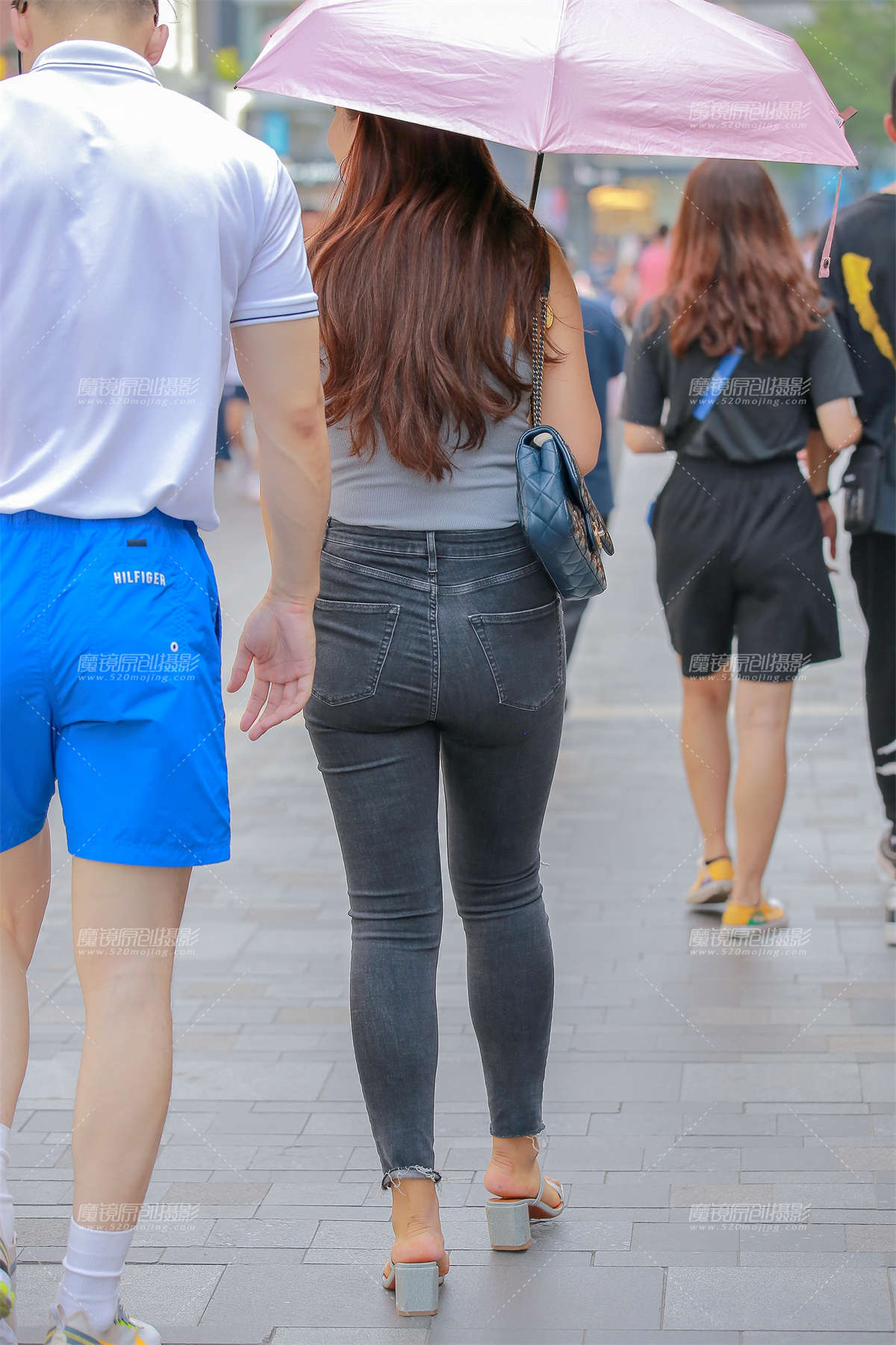 图片[2]-黑色紧身裤女友-日更街拍