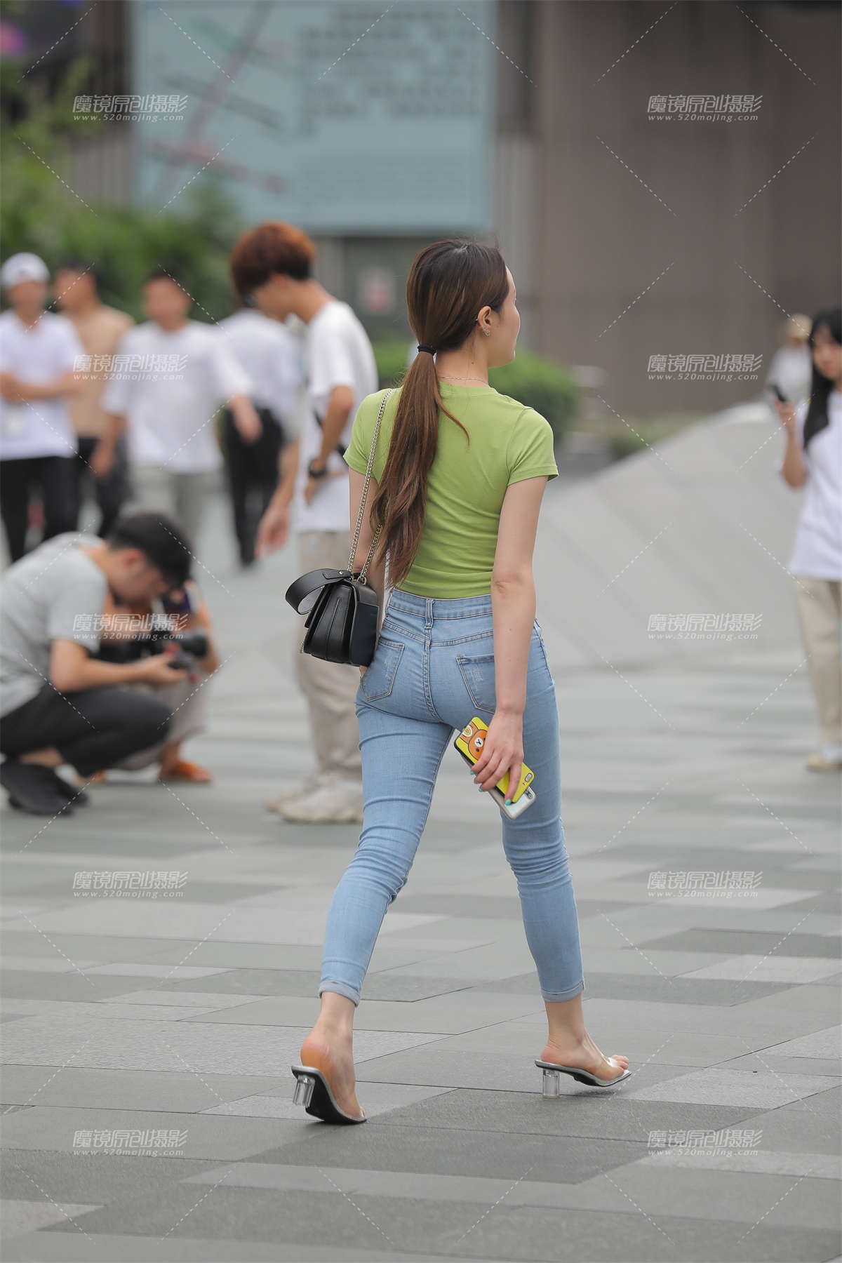 图片[2]-牛仔翘臀的优势 优美的身姿曲线-日更街拍