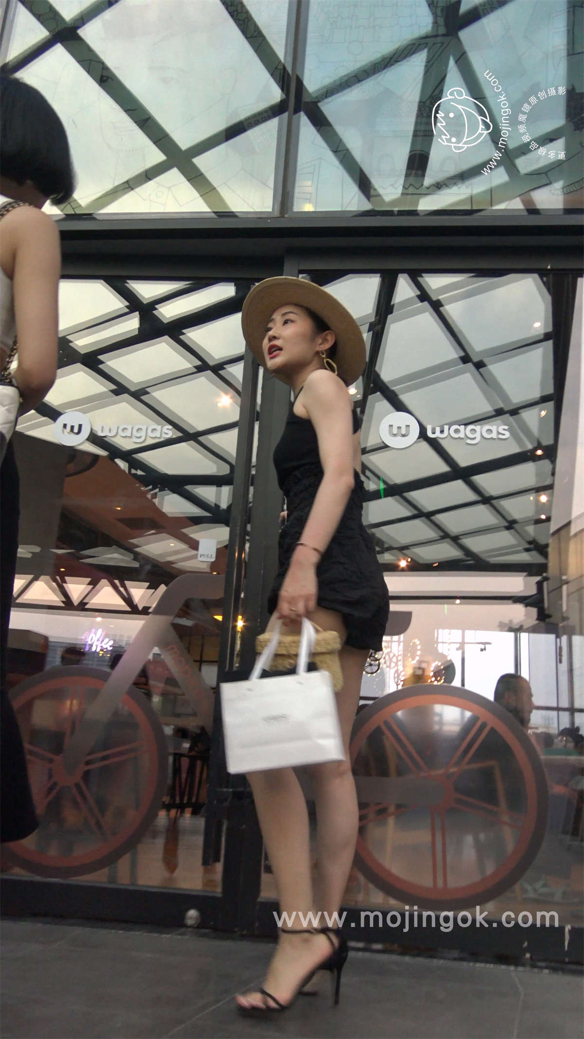 高挑性感长腿美女-日更街拍