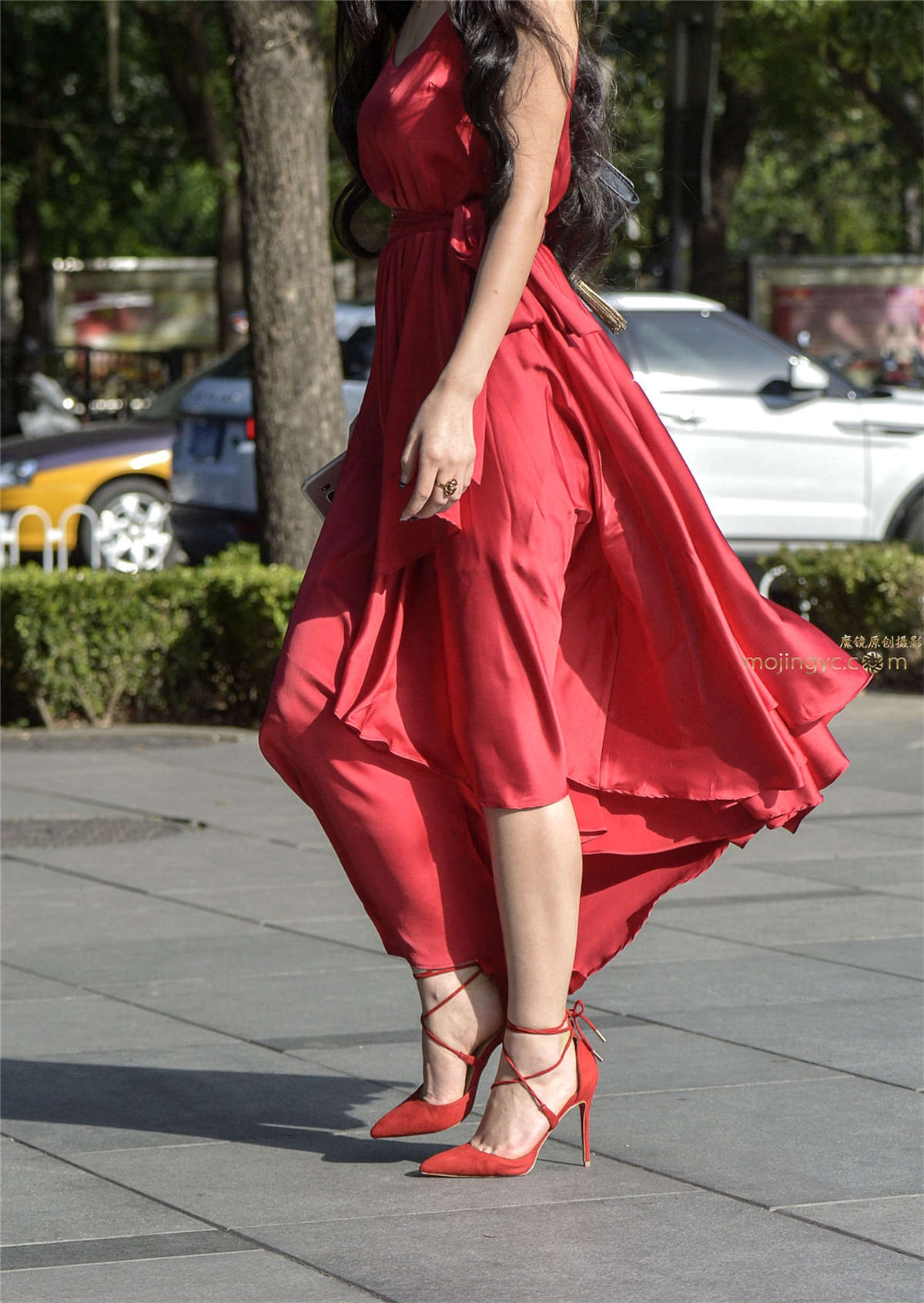 红裙子红高跟鞋美腿的诱惑-日更街拍