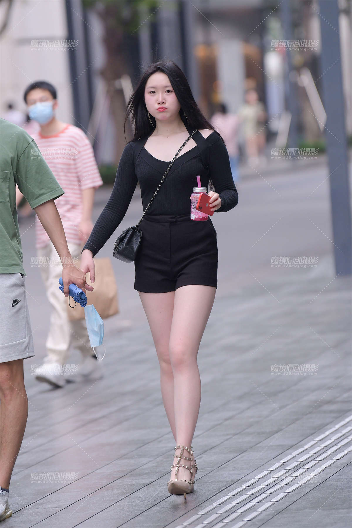 肉嘟嘟的大白腿女孩~-日更街拍