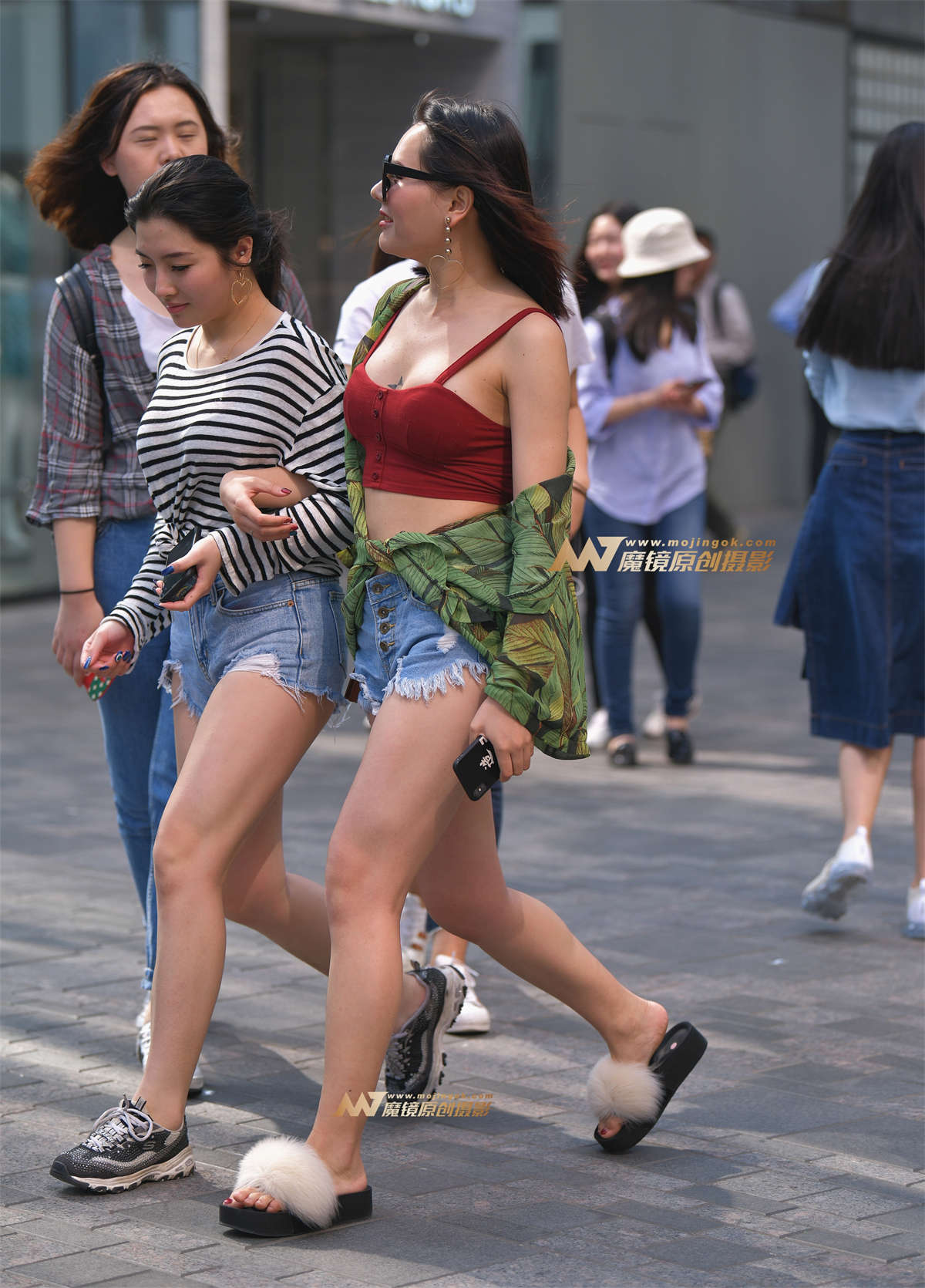 【红石赛帖】美臀半拉热裤-日更街拍