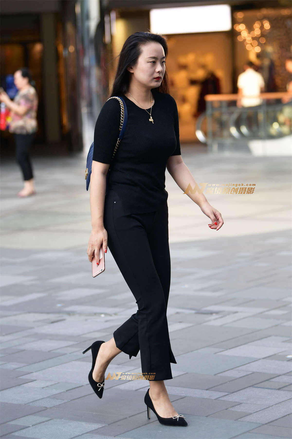 黑裤少妇-日更街拍