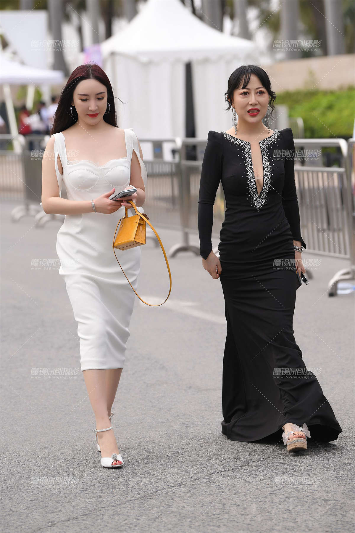 V领黑色连衣裙-超性感-日更街拍