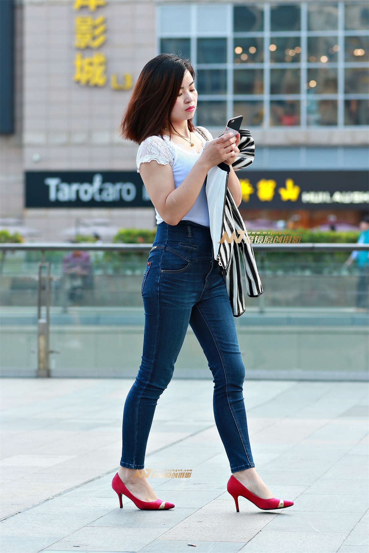 高腰 紧牛 翘臀 红高跟-日更街拍