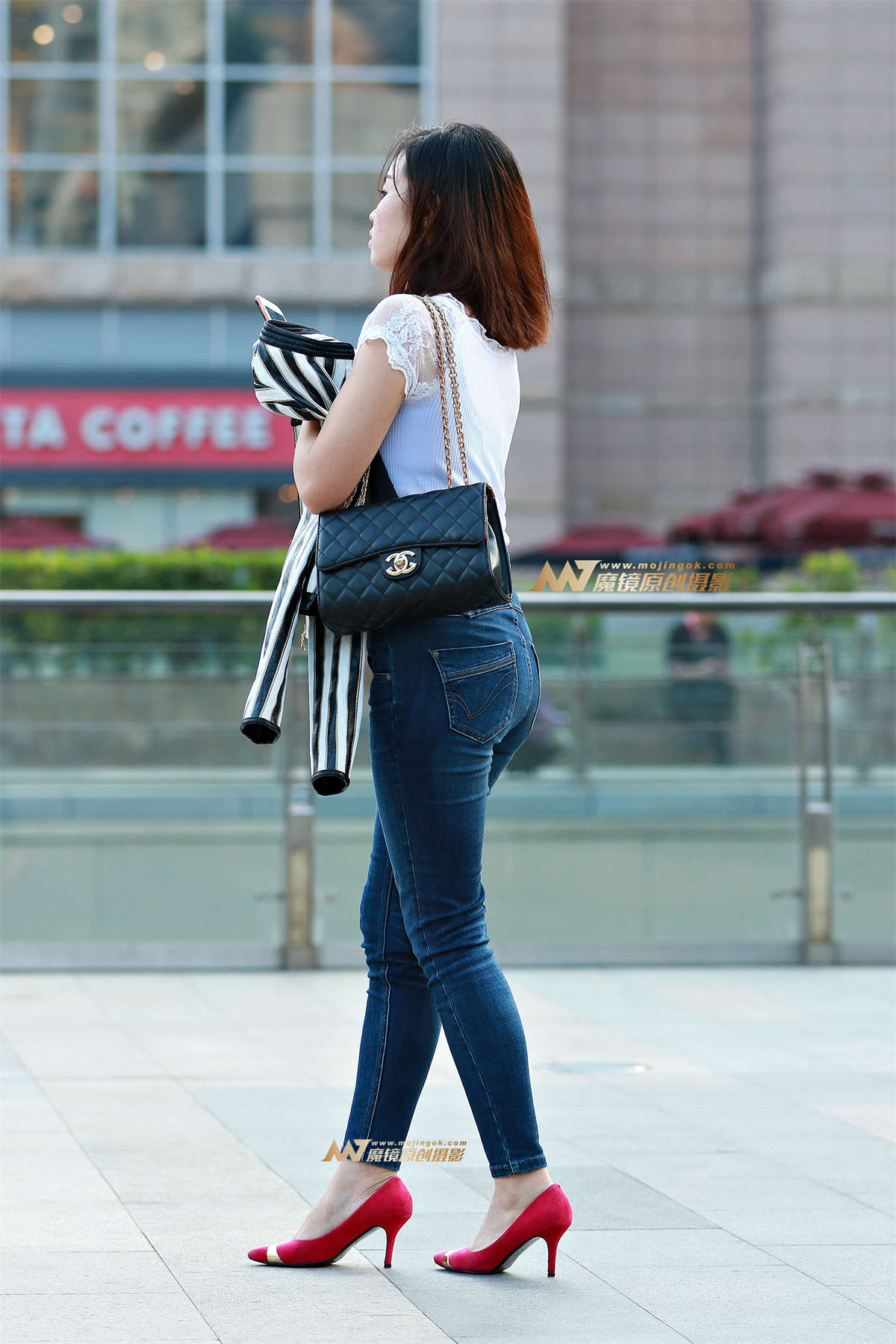 图片[2]-高腰 紧牛 翘臀 红高跟-日更街拍