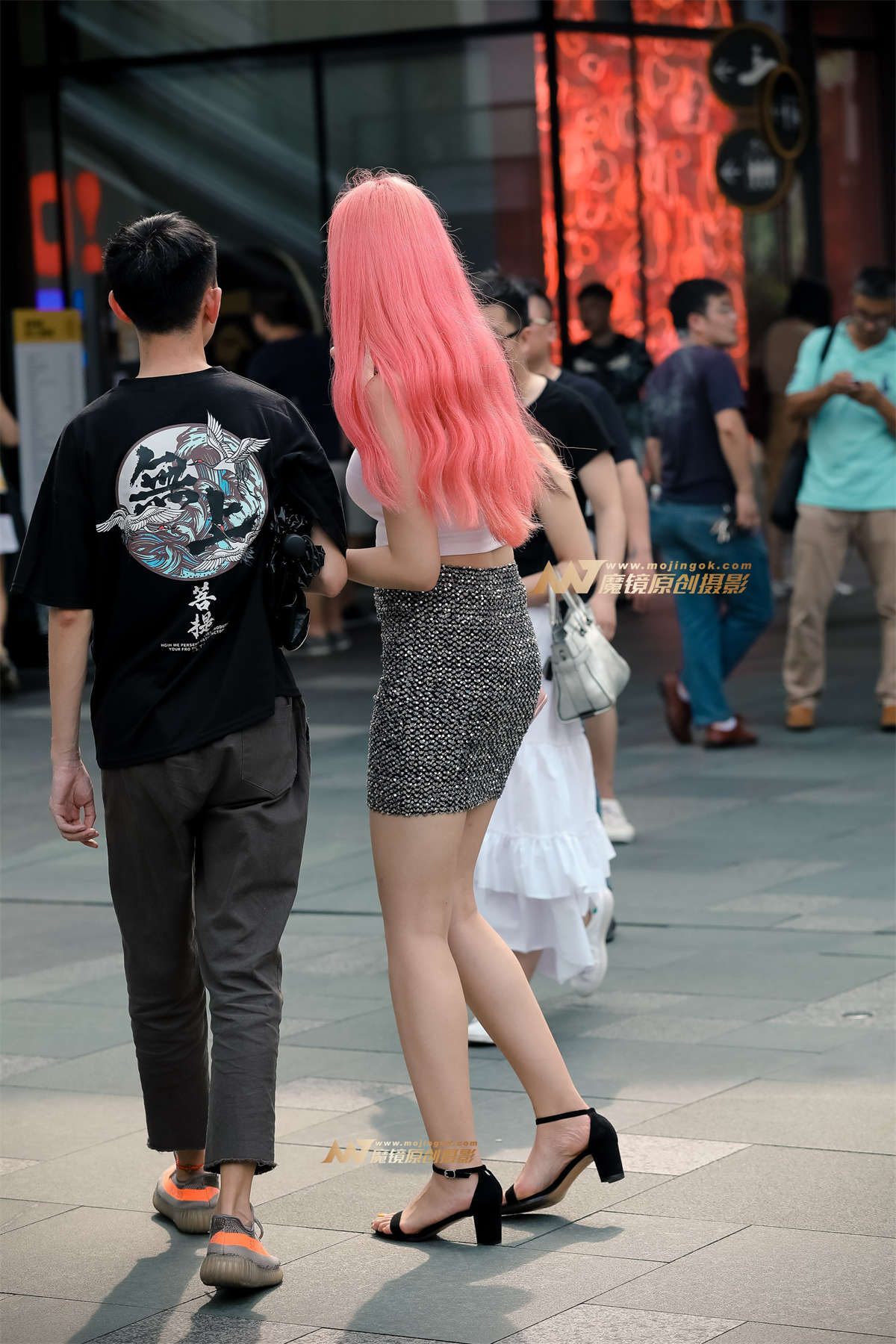 图片[2]-【凯恩赛帖】爱吃雪糕的性感包臀小姐姐-日更街拍