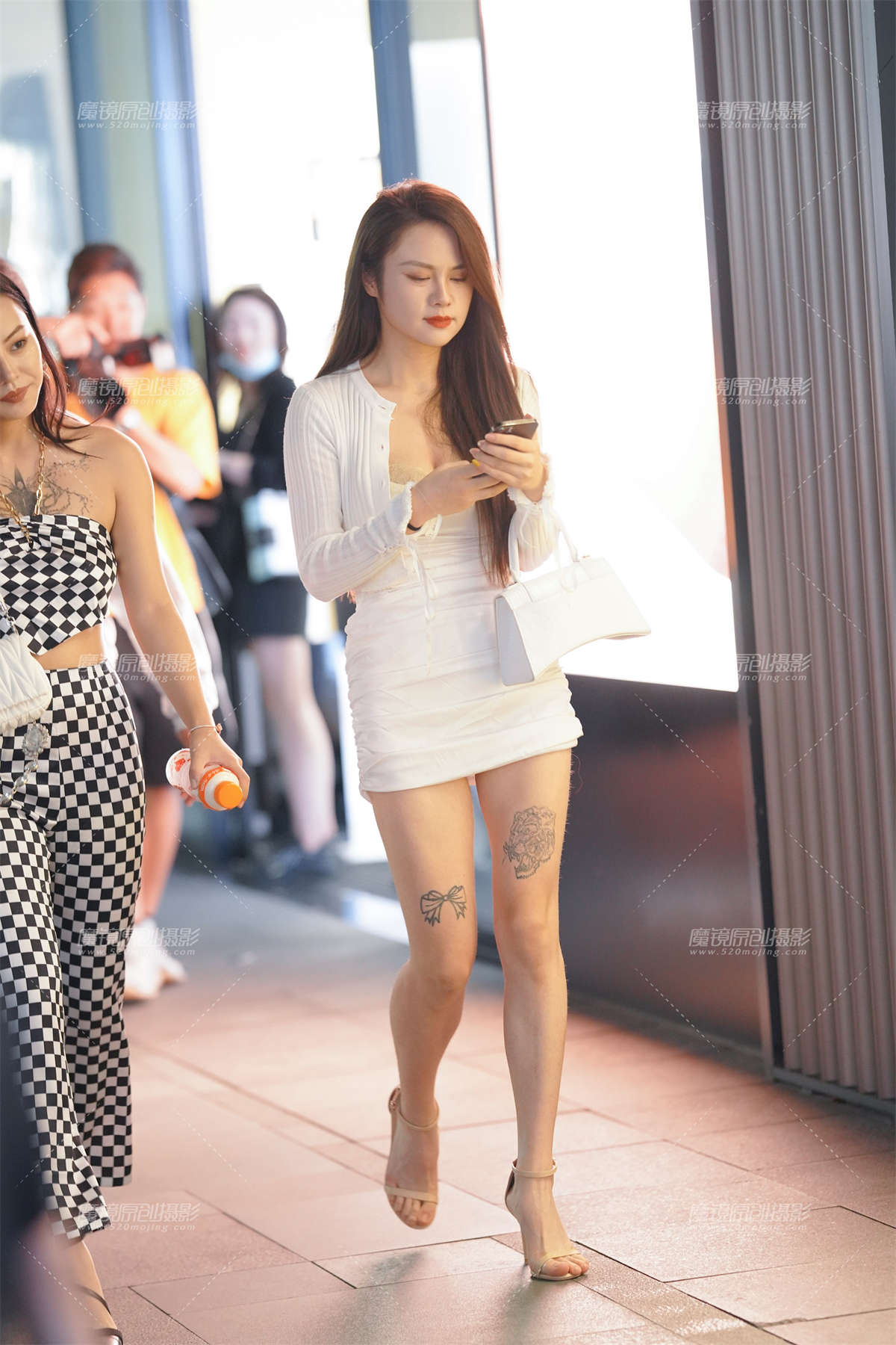 白裙长腿-日更街拍