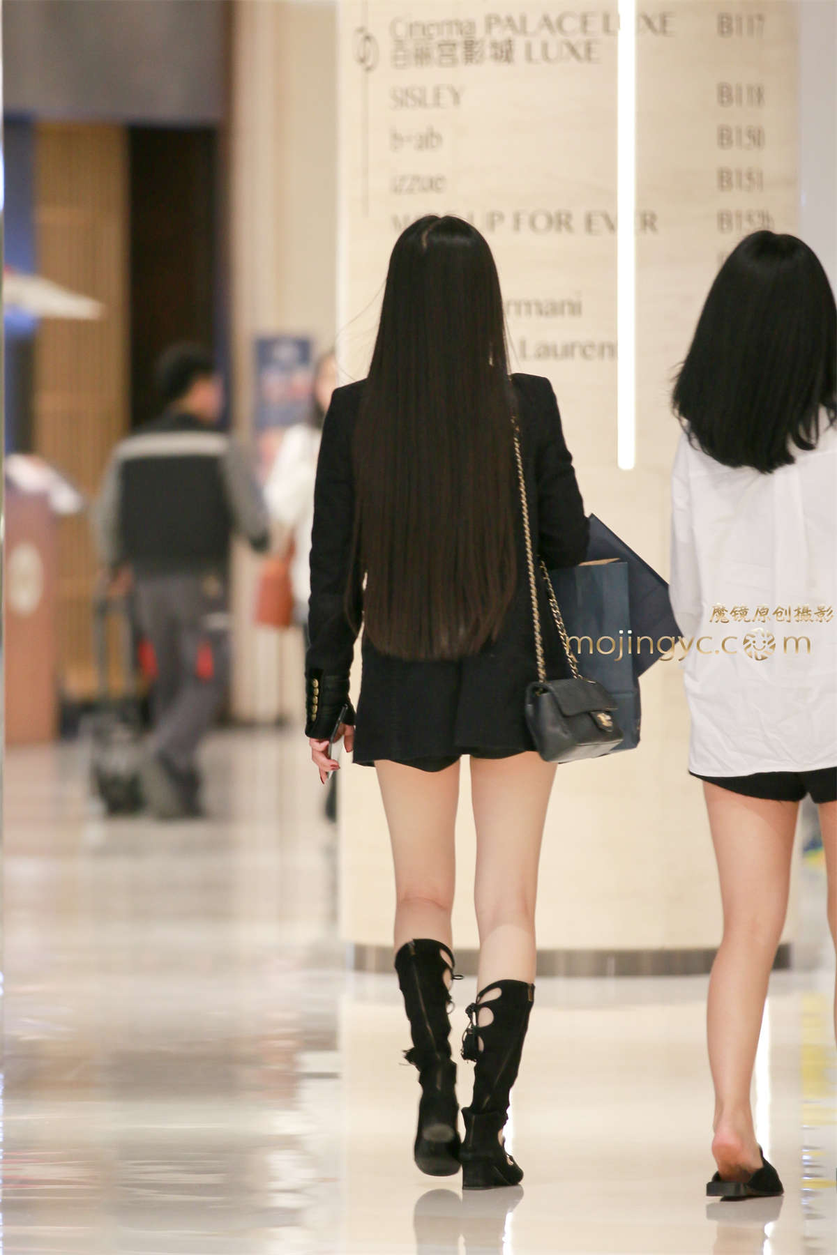 图片[2]-长发白皙美腿-日更街拍