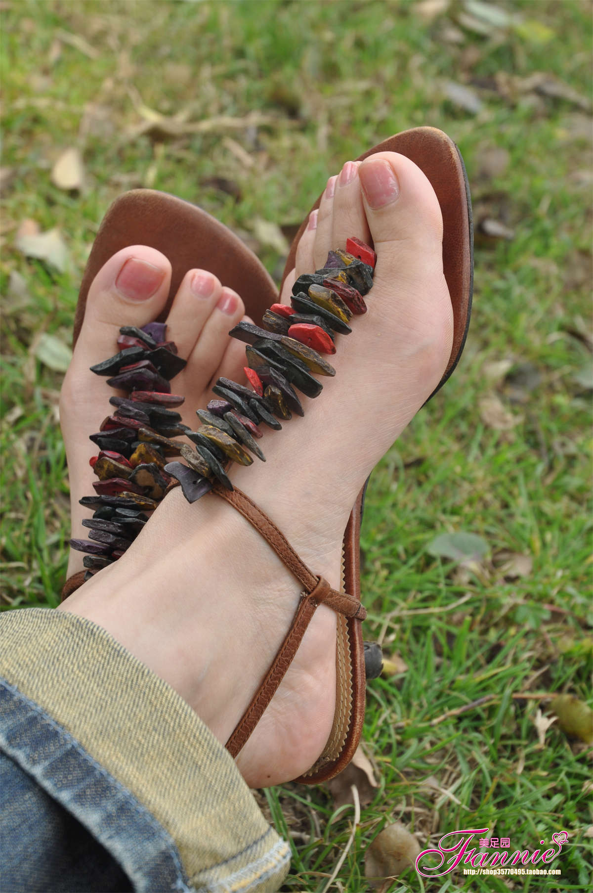 Fannie芬妮美足园NO.515 梦幻绿洲-日更街拍