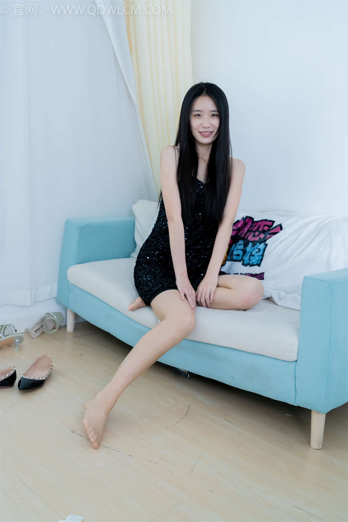 物恋传媒 NO.2288 菜菜-高跟凉鞋、平底鞋、厚肉丝、油亮薄肉丝（脚尖透明款）-日更街拍