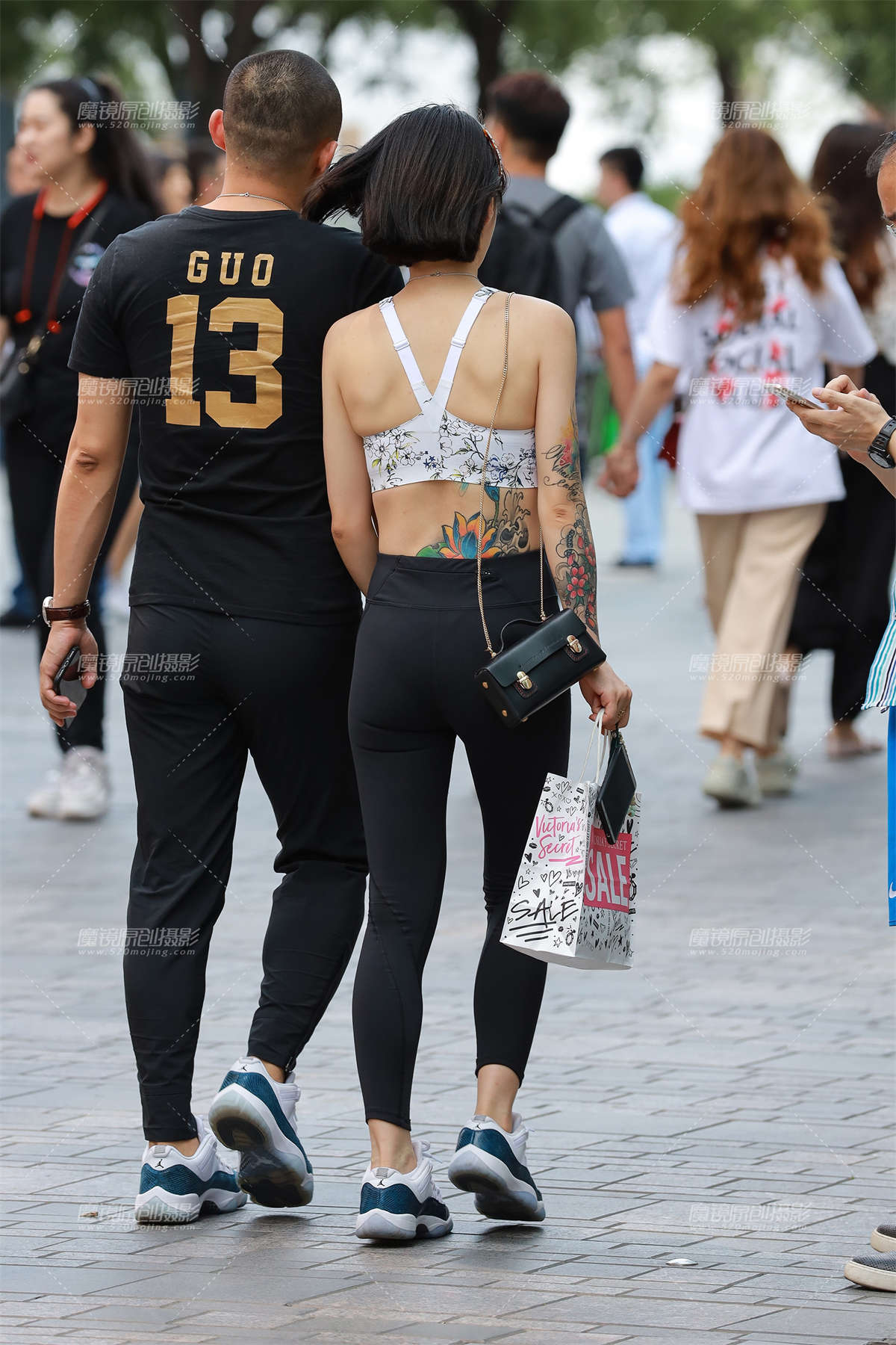 图片[2]-第1519篇★性感紧身美女★-日更街拍