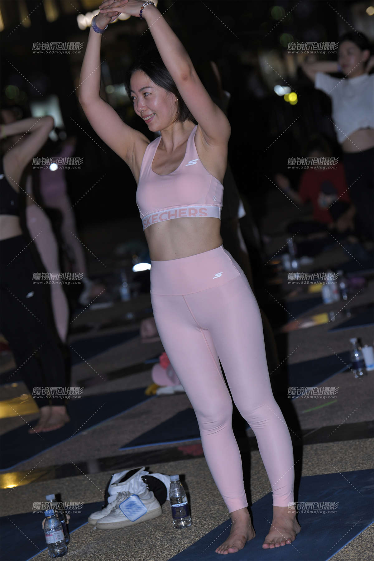 海边夜空下挥洒热汗-日更街拍