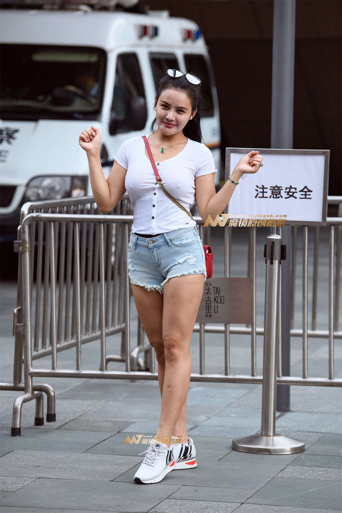 【久久赛帖】真空翘臀辣妈-日更街拍