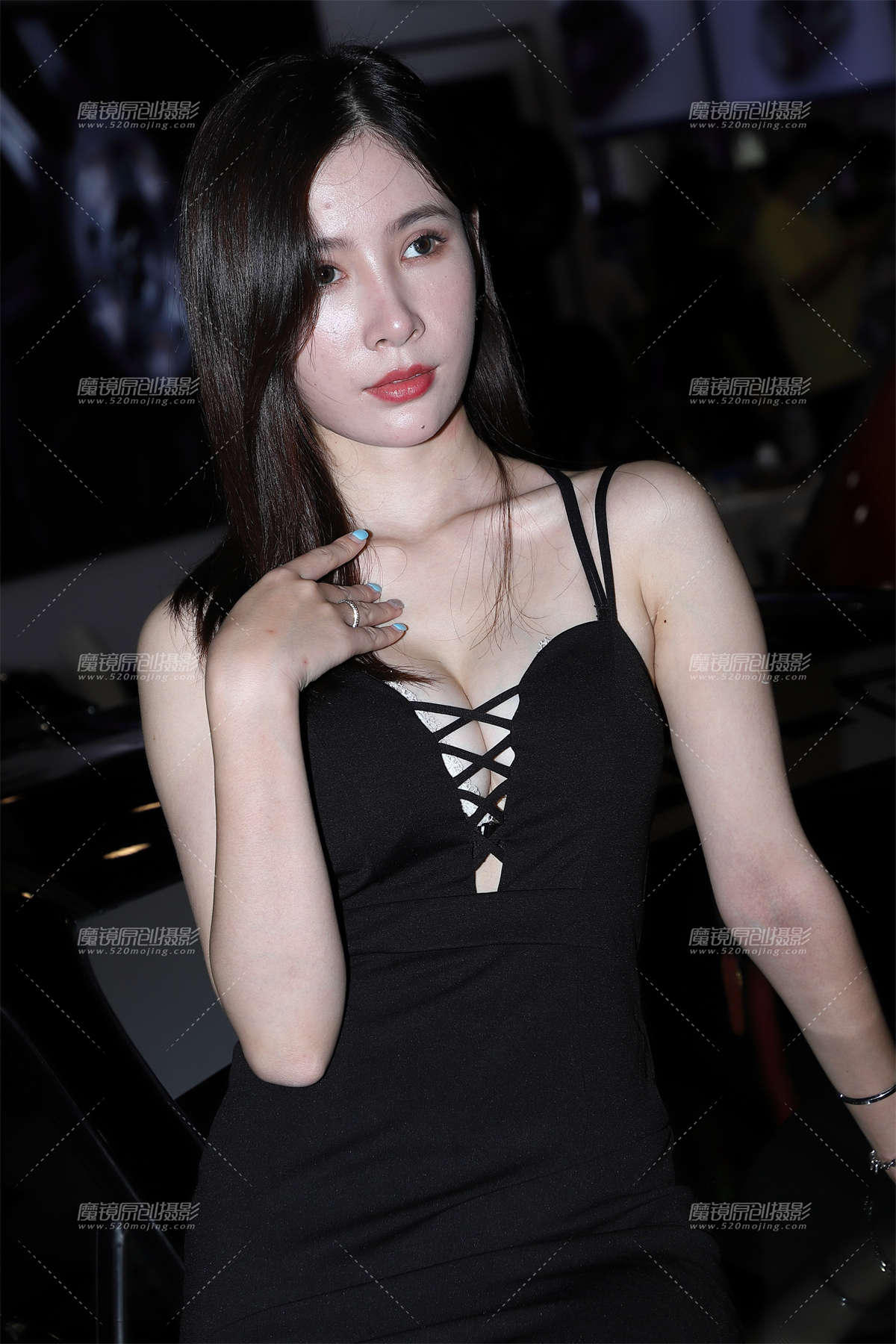 黑色连衣裙-日更街拍