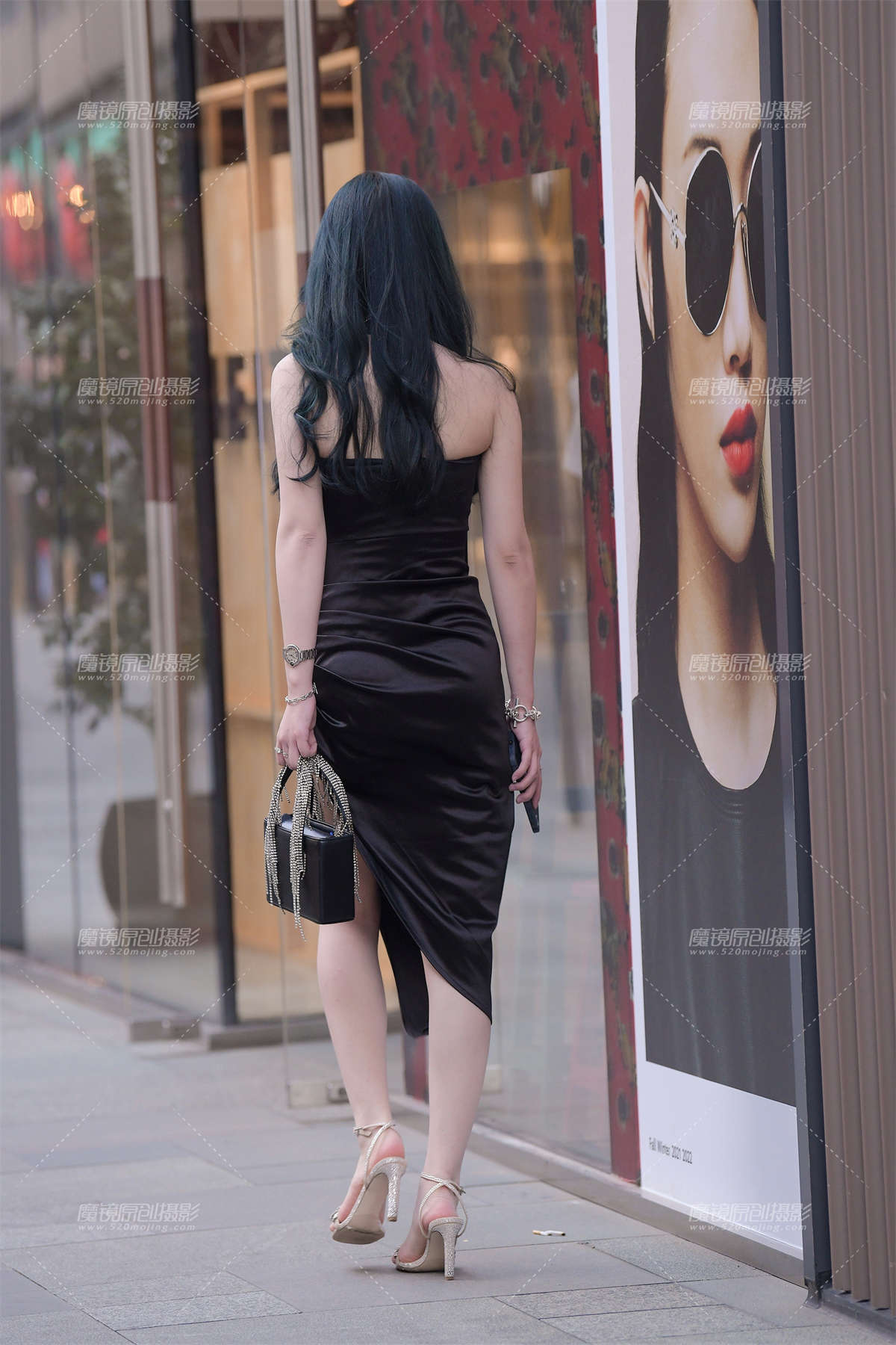 图片[2]-白皙开叉裙美女-日更街拍