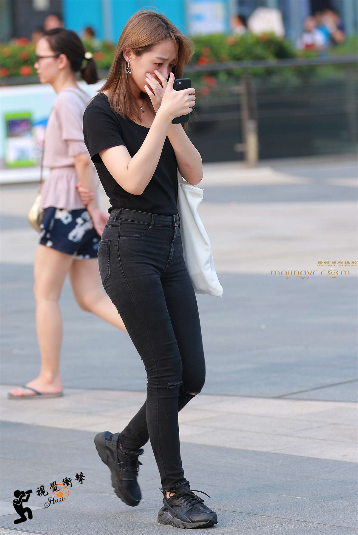 曲线美 紧牛翘臀 美女-日更街拍