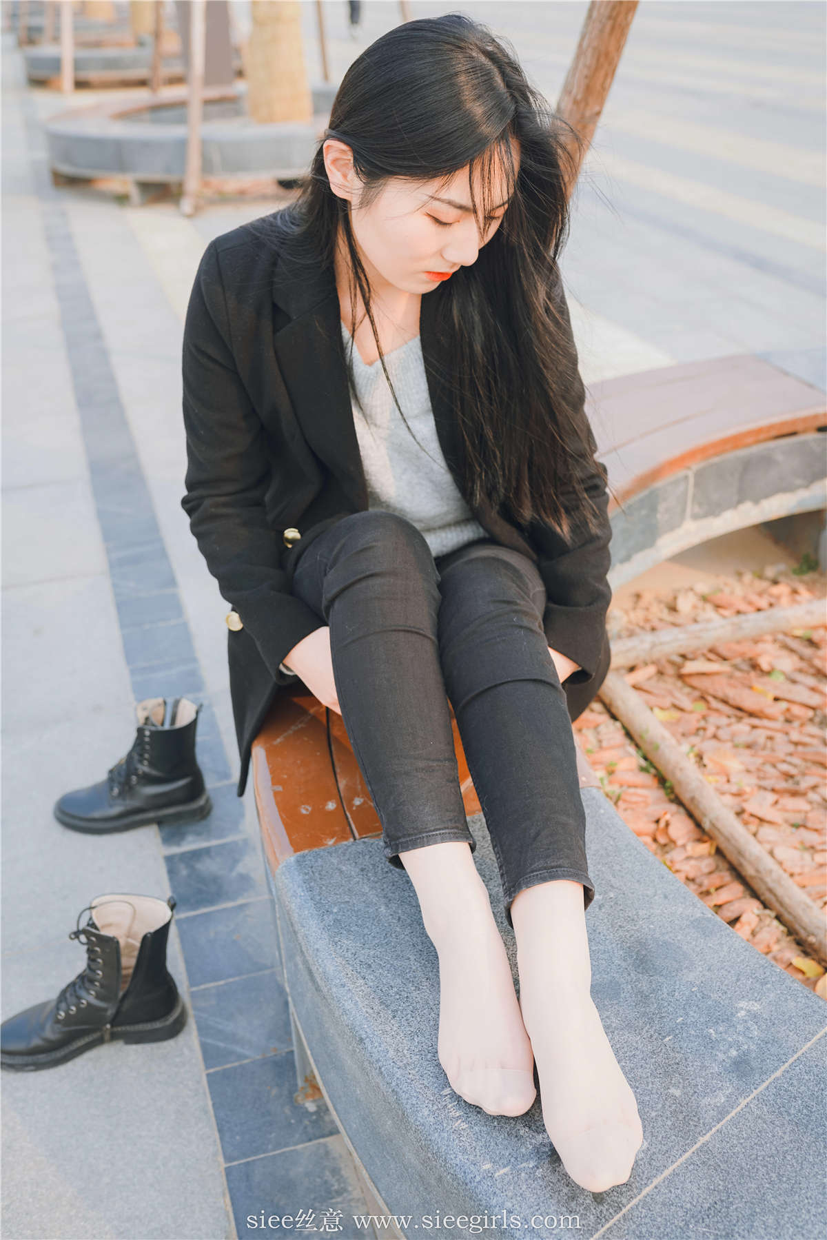 SIEE丝意 NO.392 敏敏 身边的学姐（新人）-日更街拍