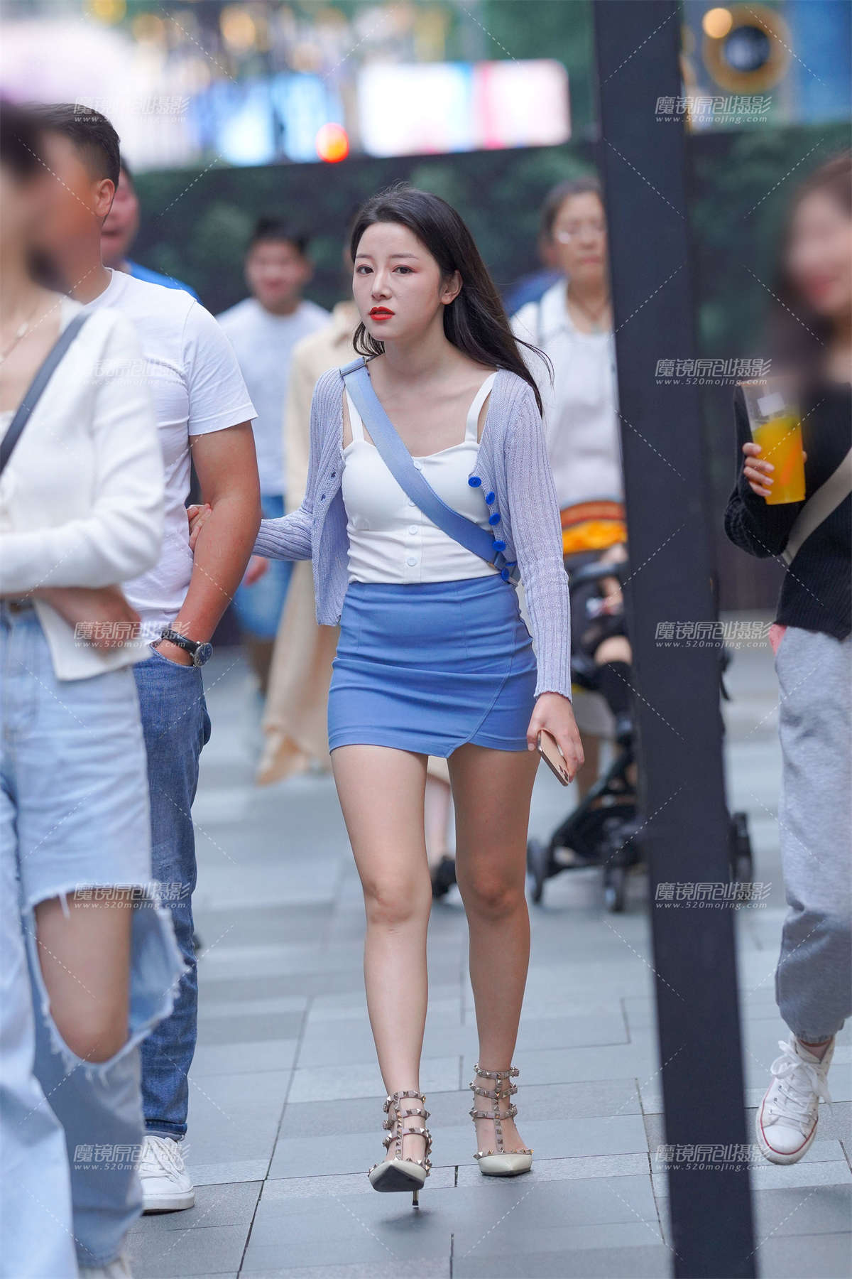 短裙美眉-日更街拍
