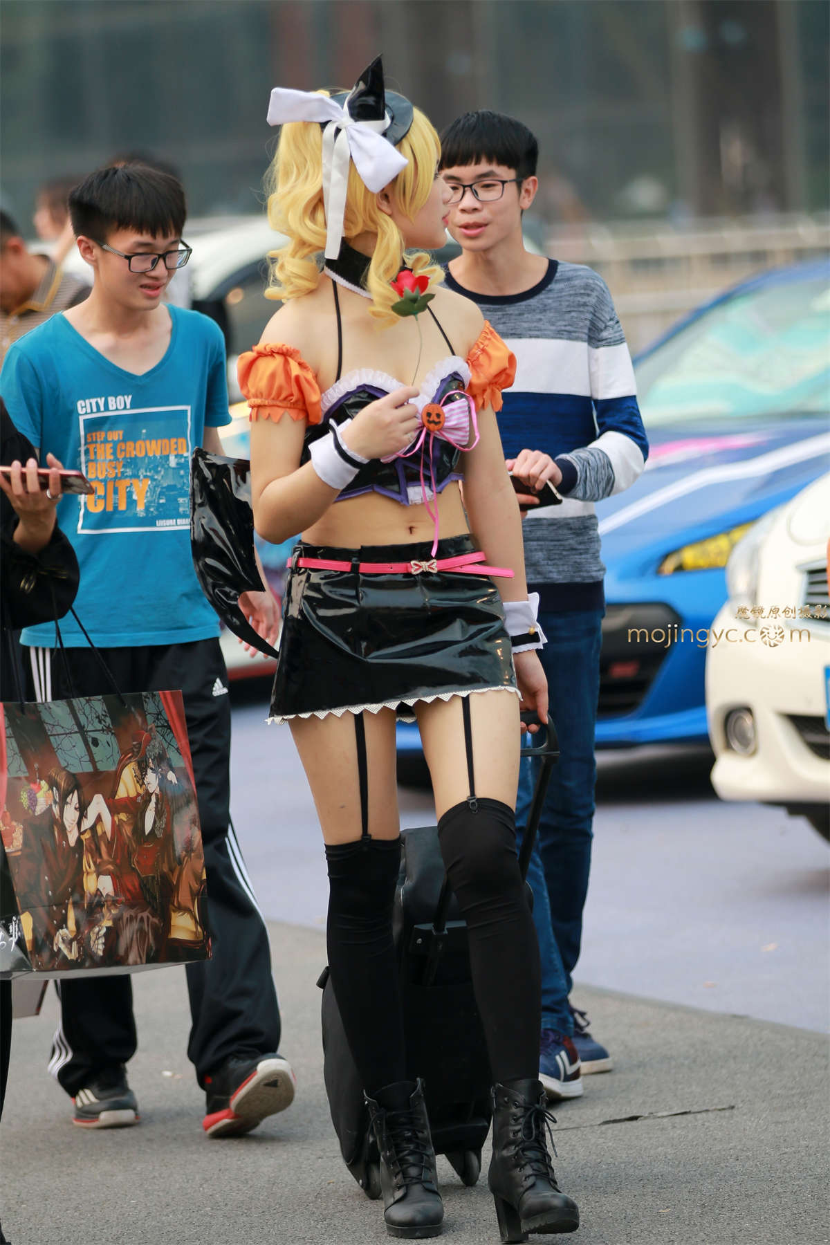 图片[2]-【二次元的世界①】裸背 吊带丝袜【附搭讪视频】-日更街拍