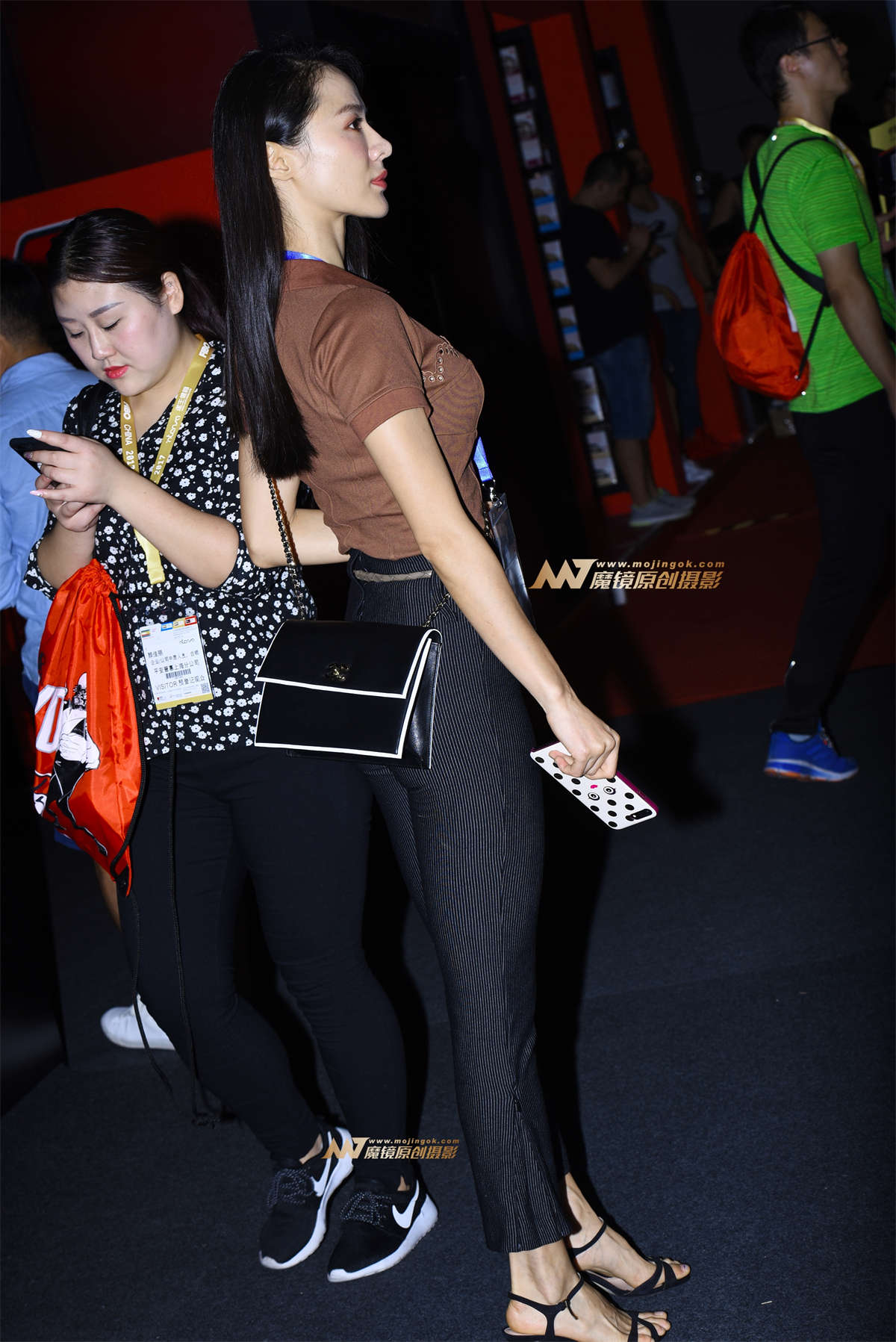 图片[2]-挡不住的好身材-日更街拍