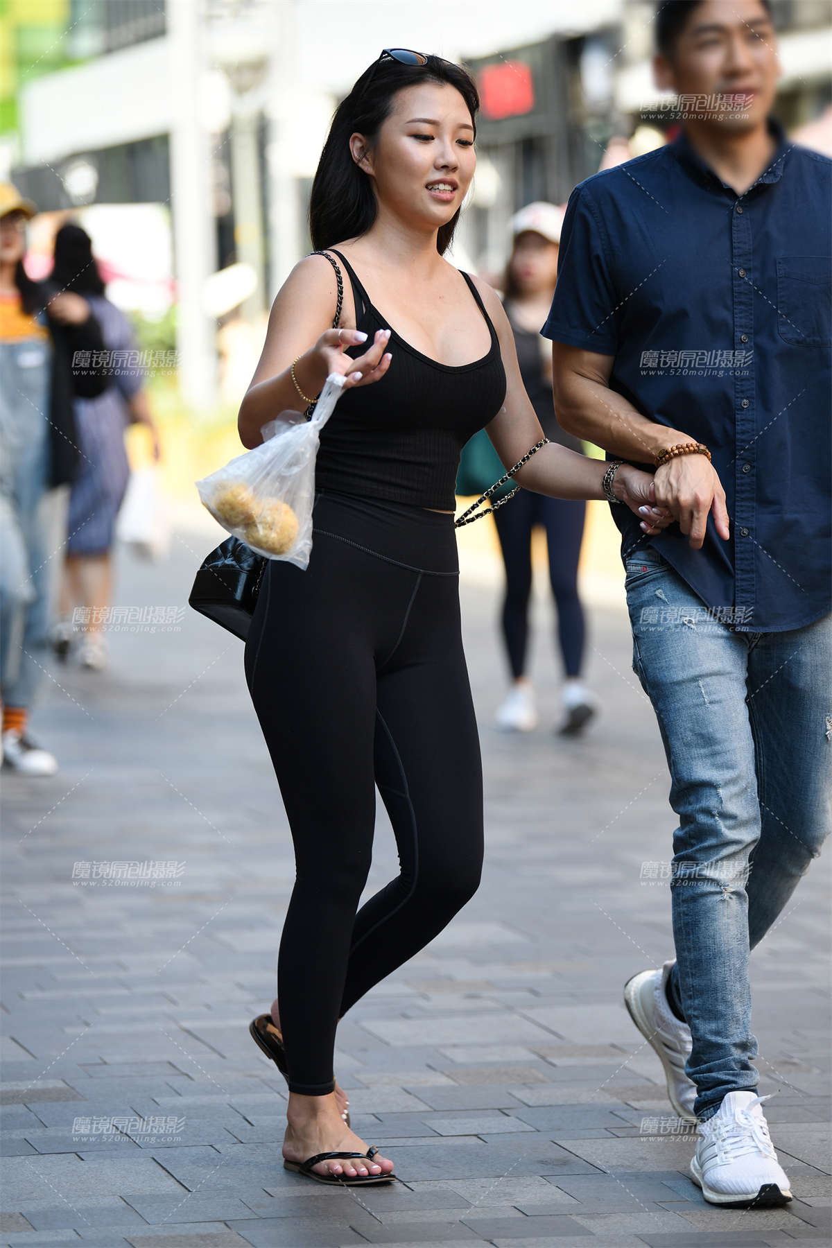 第1528篇★开心紧身美女★-日更街拍