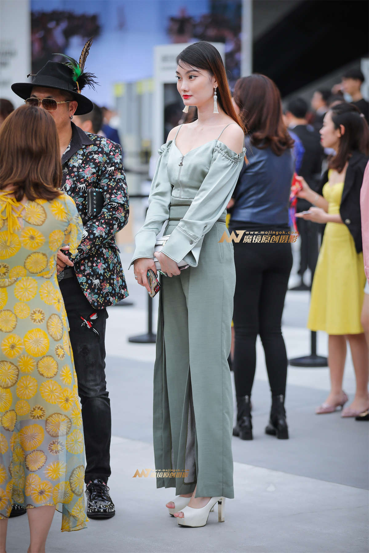 深圳时装周-英姿飒爽的高挑美娇娘-日更街拍