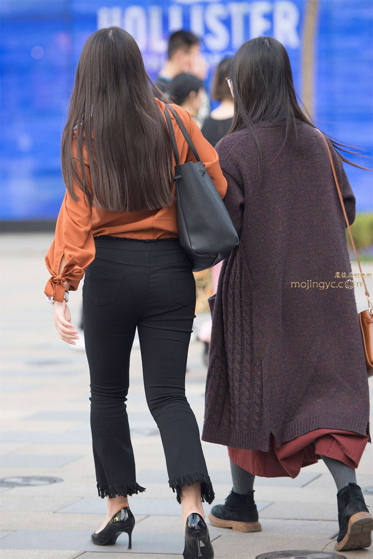 图片[2]-橙衫黑色喇叭裤美女-日更街拍