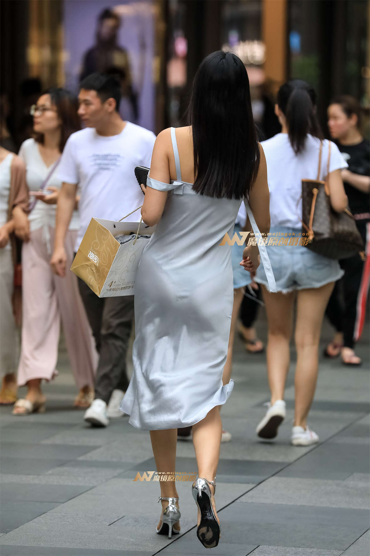 图片[2]-【凯恩赛帖】背影迷人 时尚猫步扭起来!-日更街拍