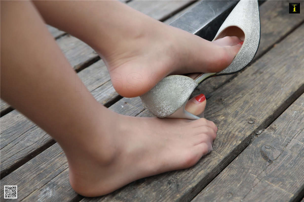 IESS异思趣向 丝享家674期：羽西 御姐羽西守护你-日更街拍