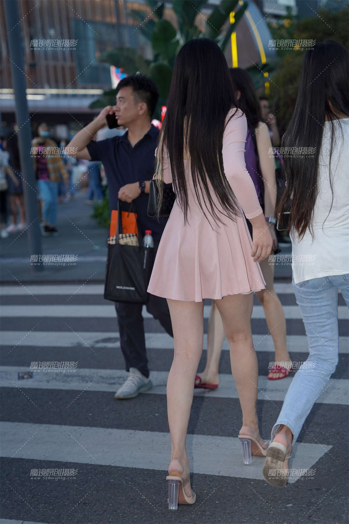 图片[2]-粉裙美眉-日更街拍