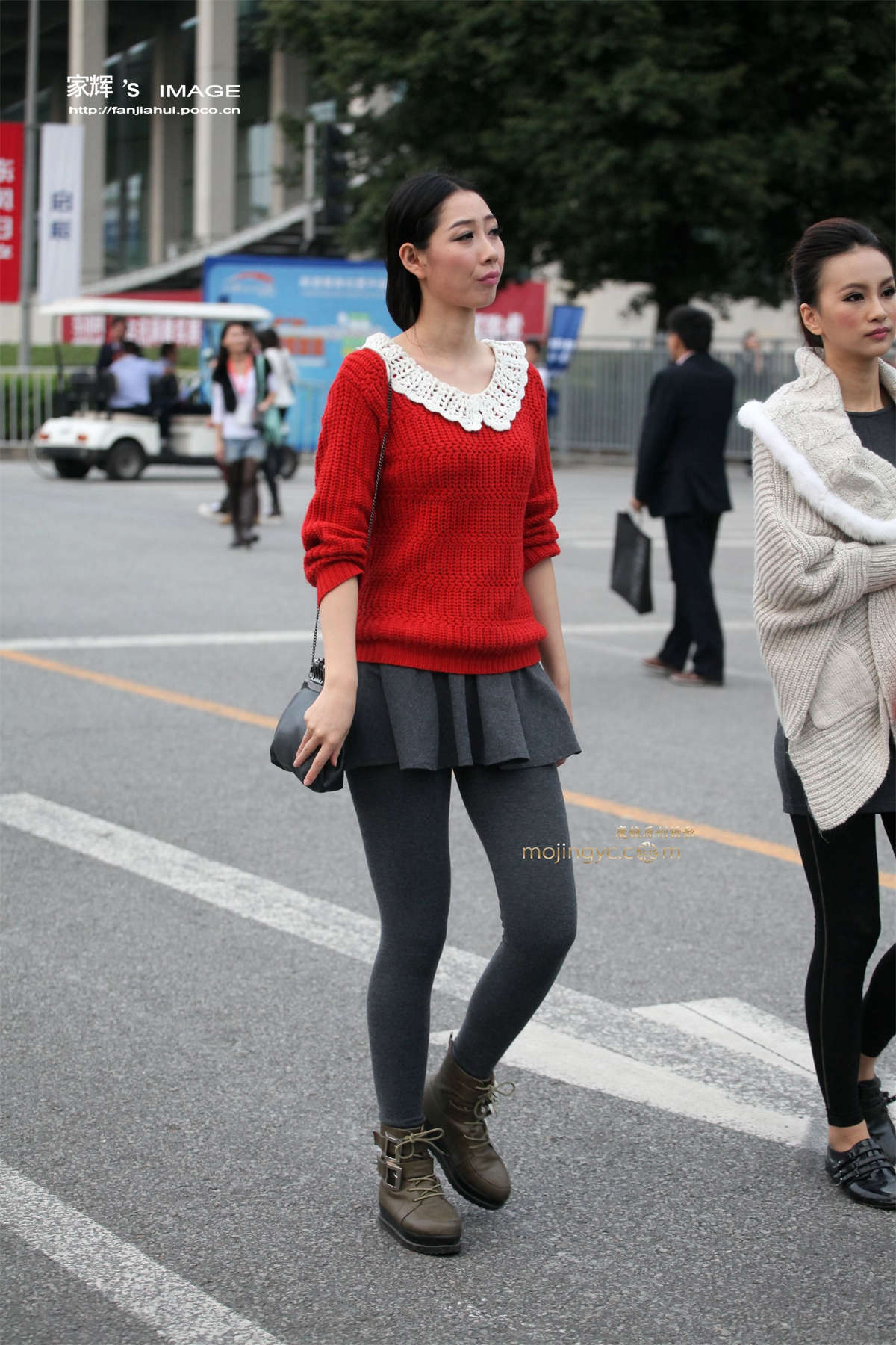 灰色裤袜短裙少妇-日更街拍