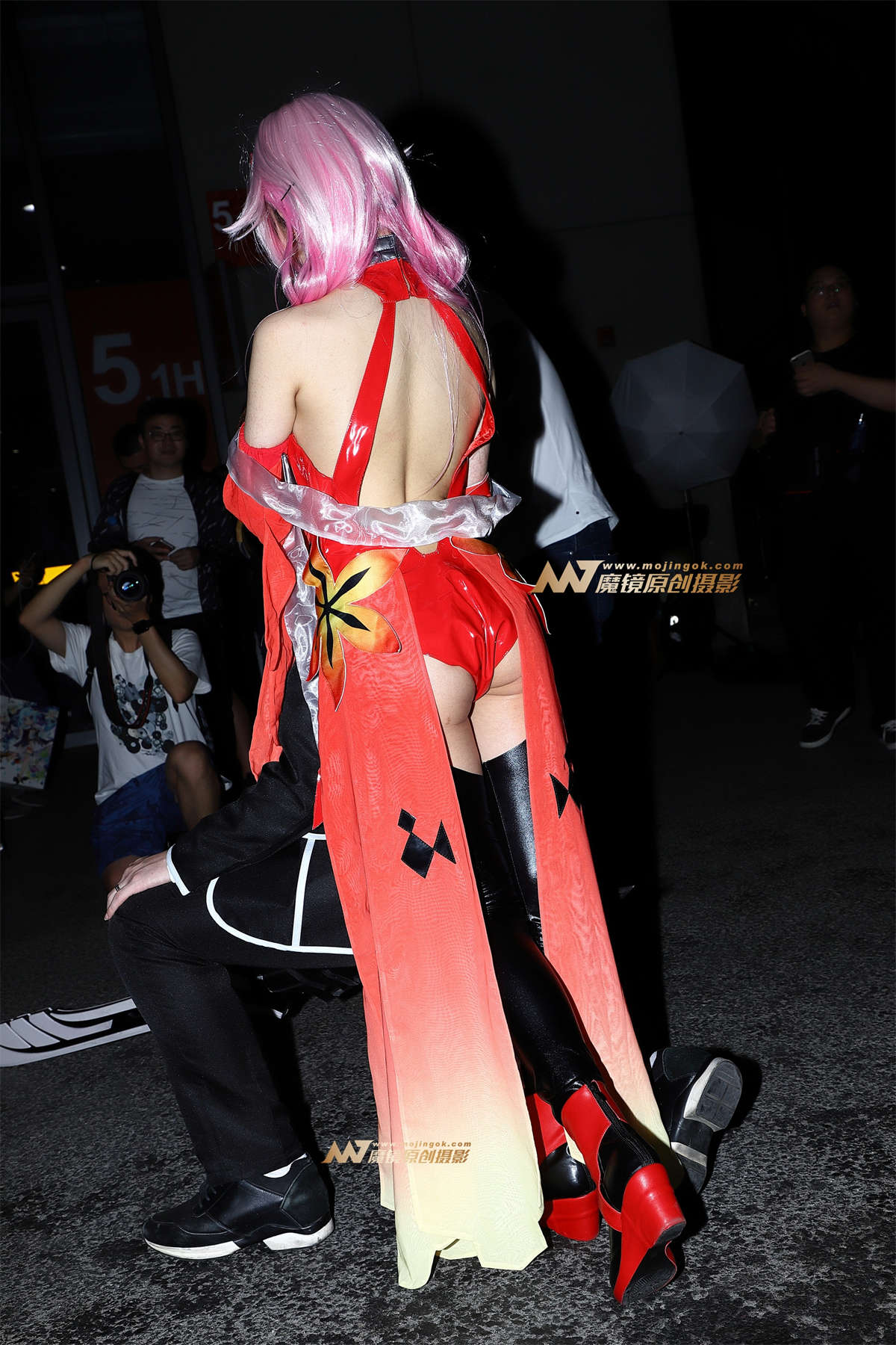 【Mark赛帖】性感红衣coser插图1