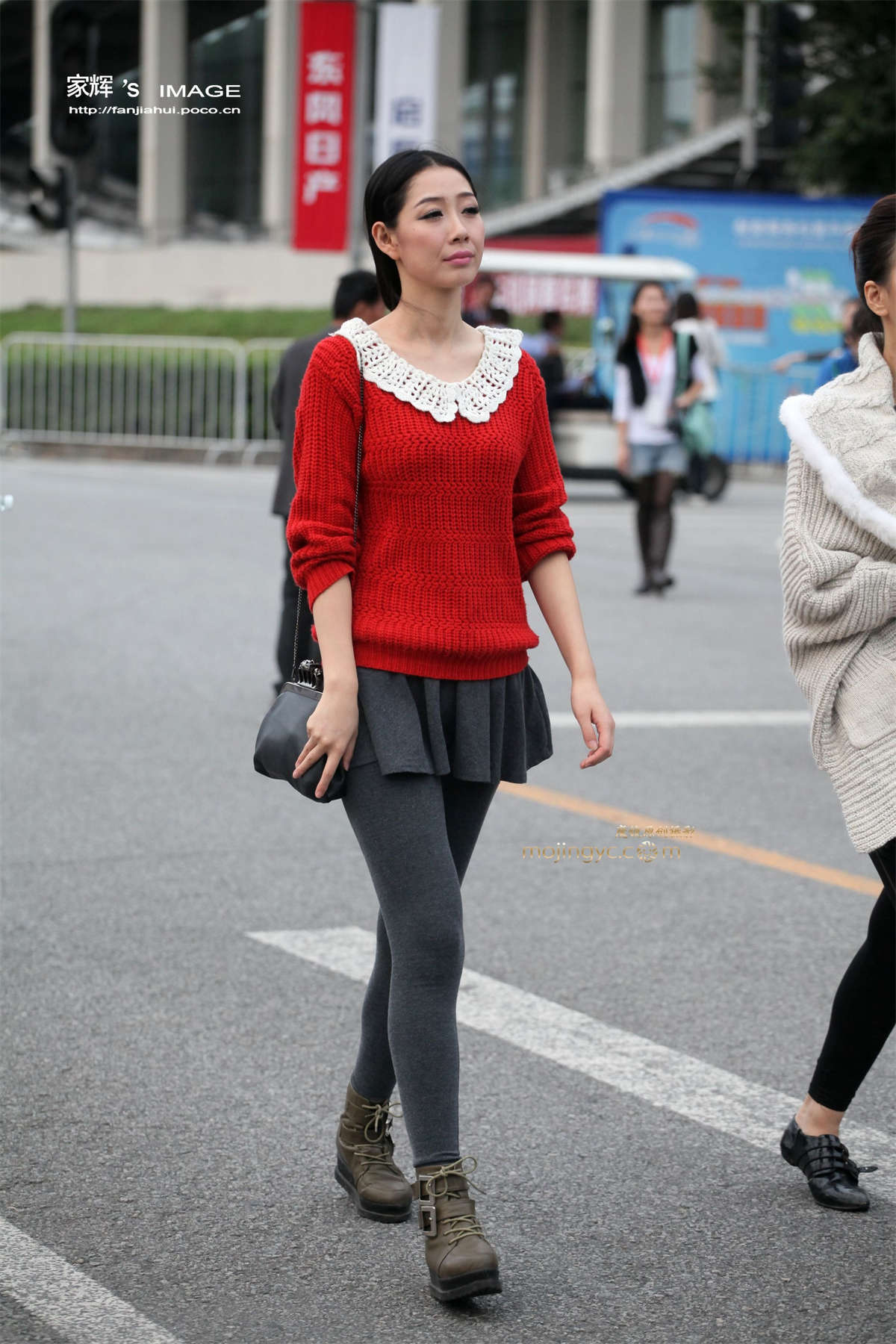 图片[2]-灰色裤袜短裙少妇-日更街拍