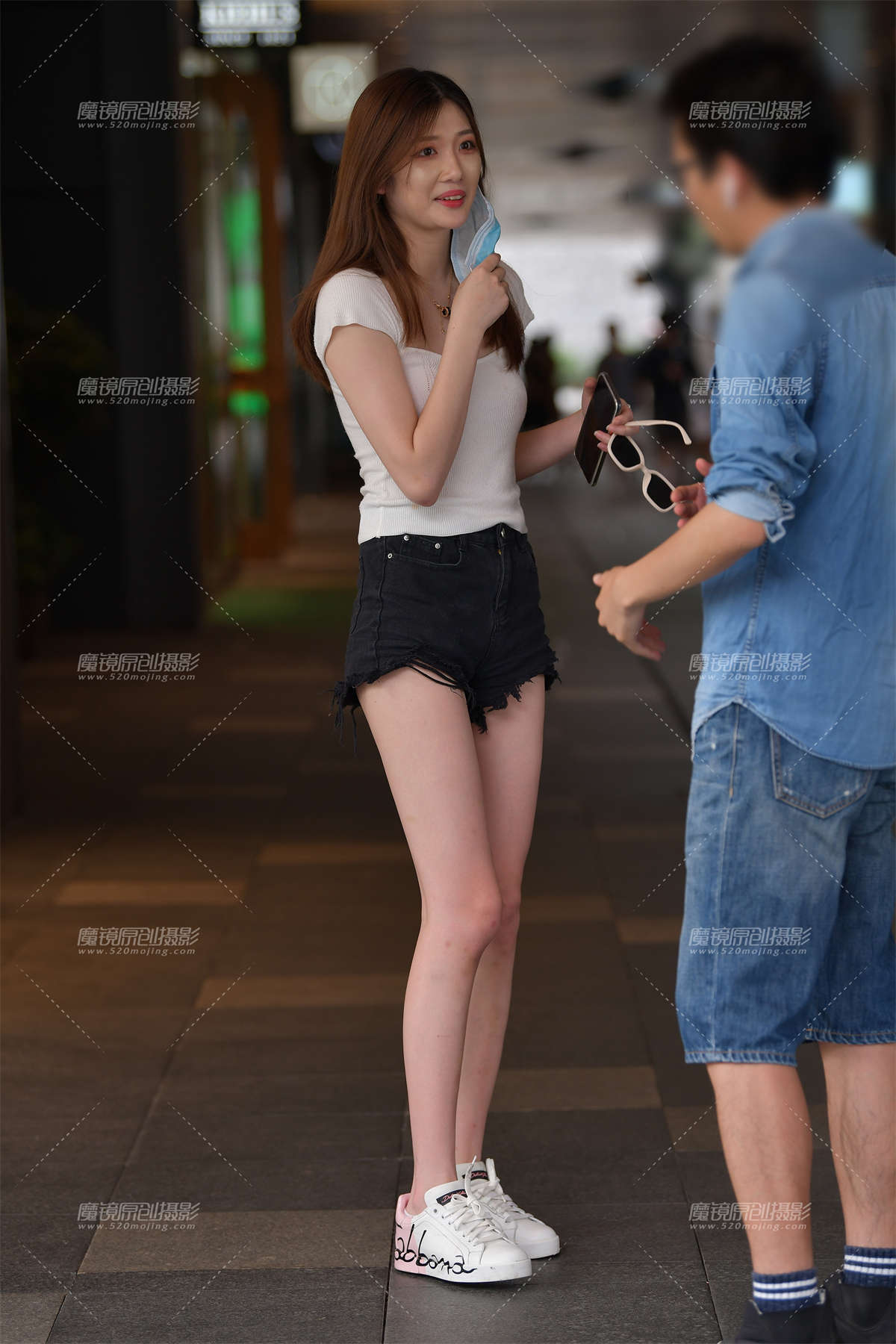 黑色热裤美女-日更街拍