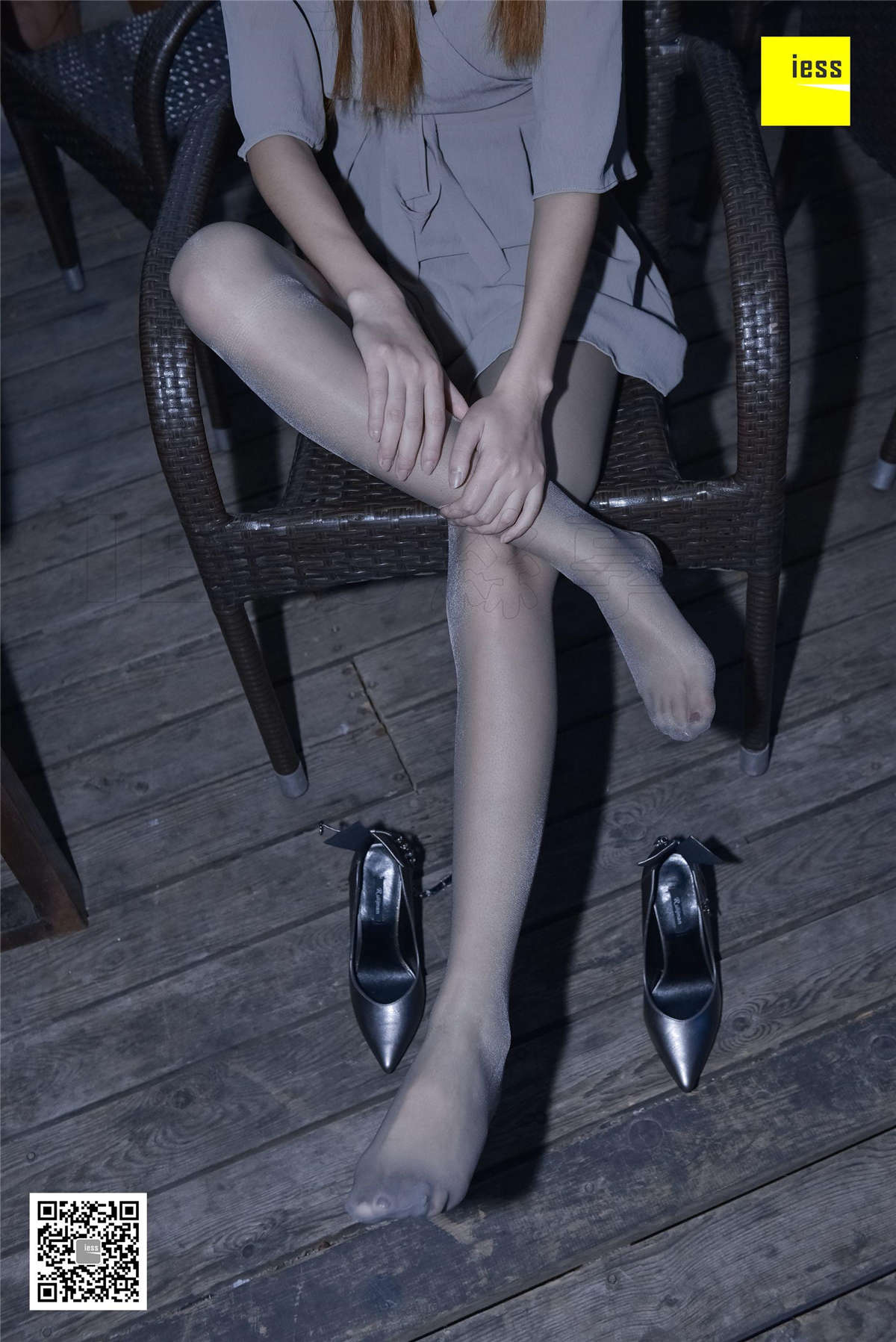 图片[2]-IESS异思趣向 丝享家123期：闪光灯下的灰丝晶晶-日更街拍