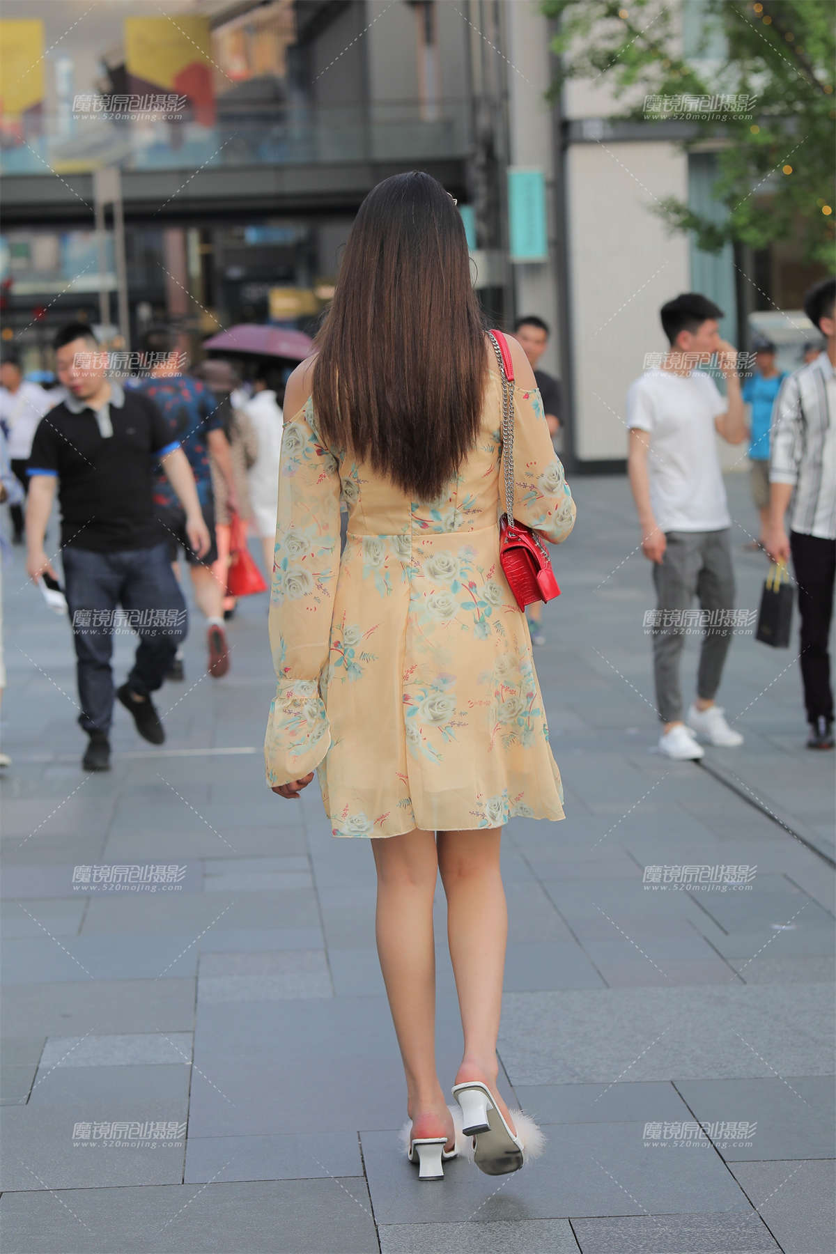 图片[2]-大长腿貌美肤白-日更街拍