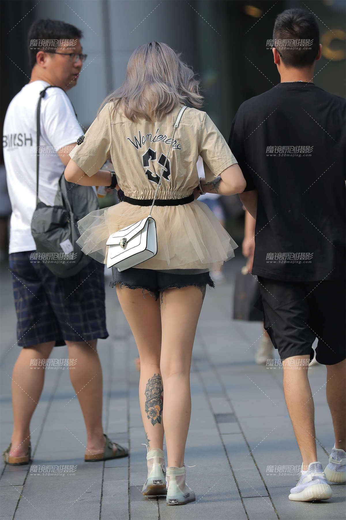 图片[2]-热裤女孩-日更街拍