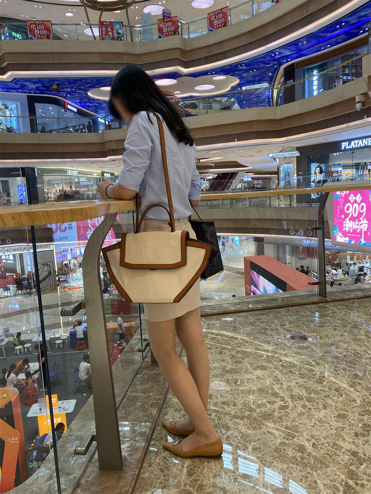 kittyWawa袜小喵 KT233 悄悄跟上她-日更街拍