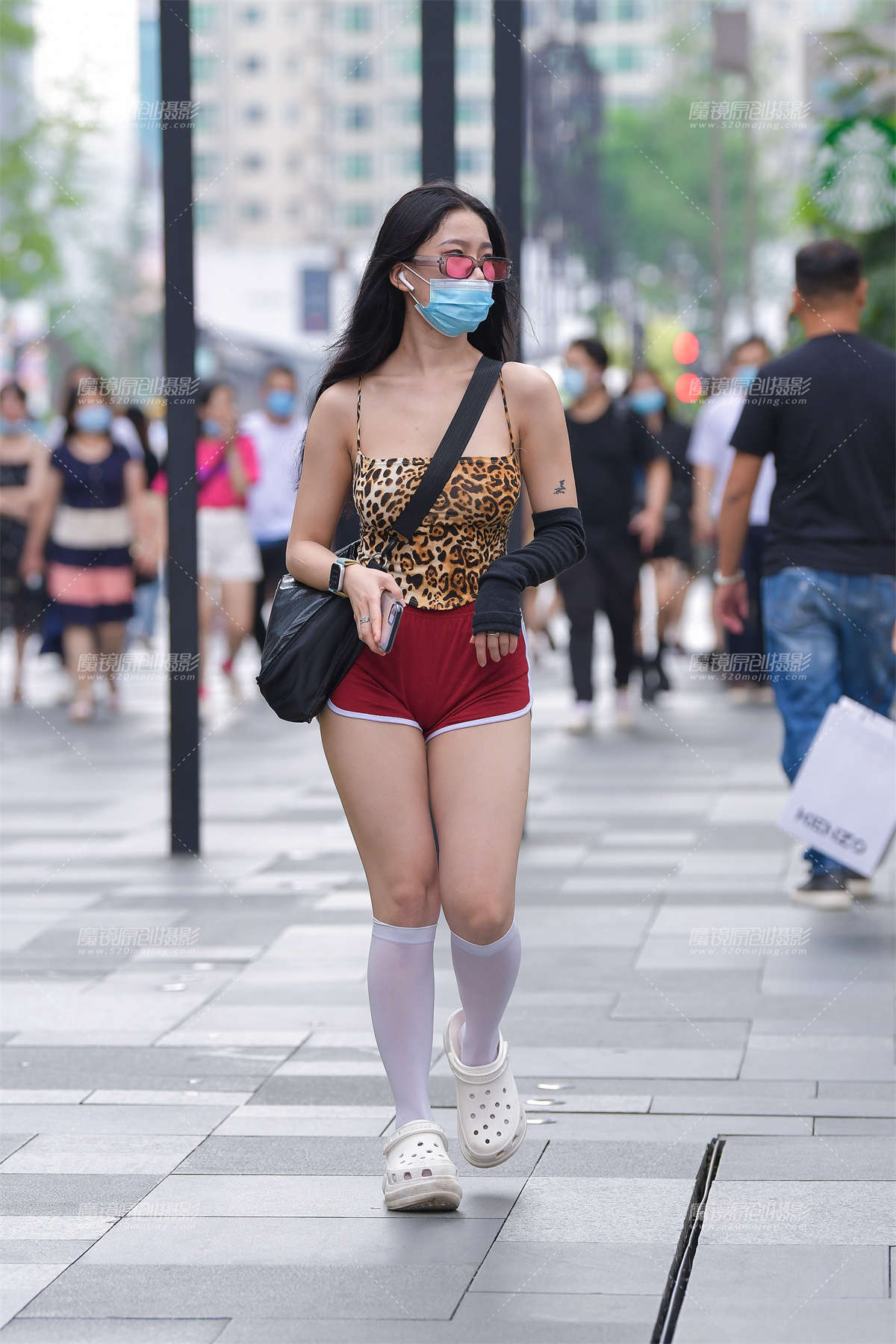 红色运动热裤-日更街拍