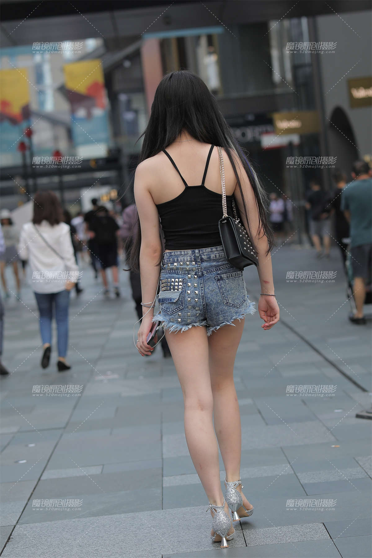图片[2]-短袖热裤高跟 夏天的必备-日更街拍