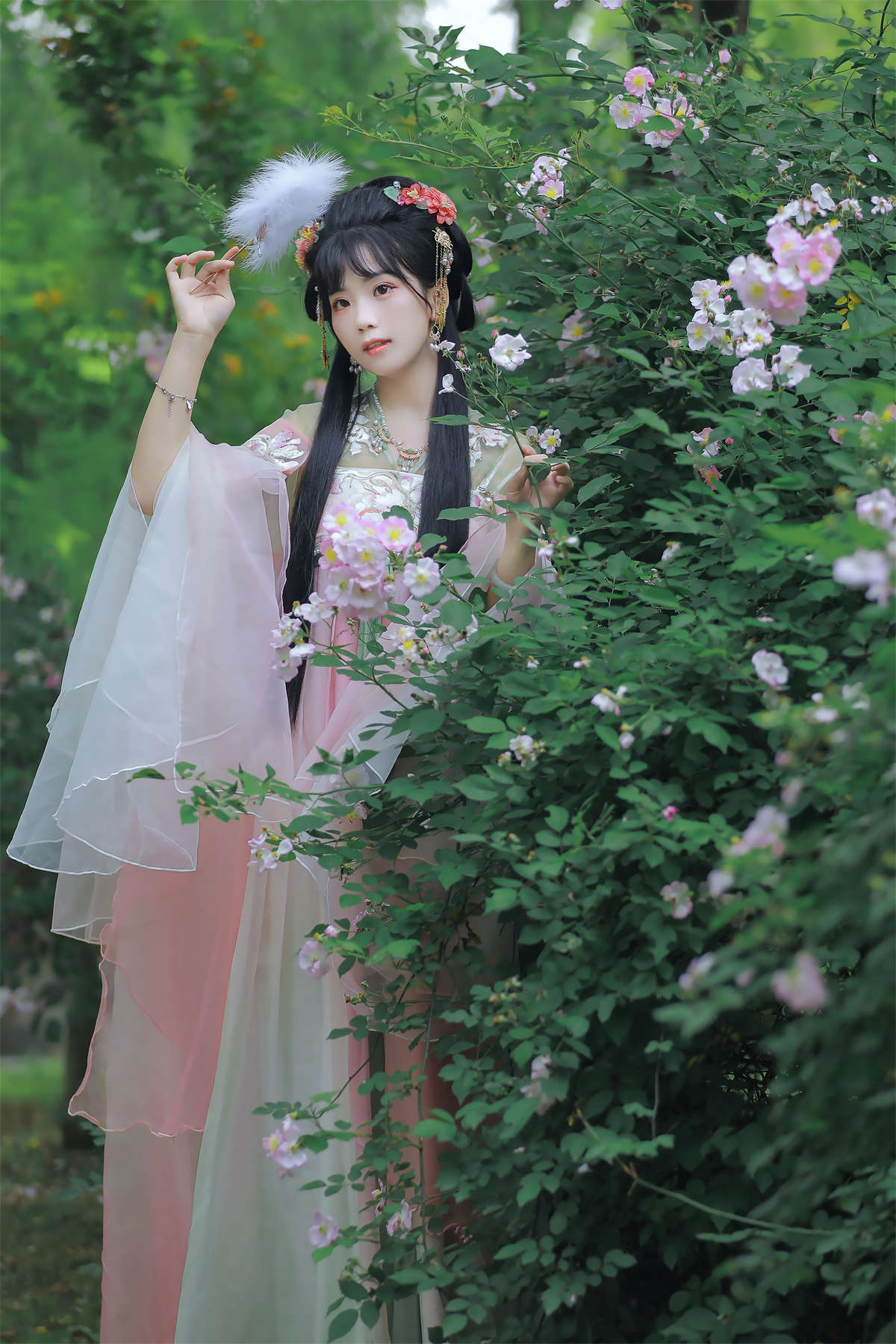 YITUYU艺图语 2025.03.27 花丛少女 周周Ay-日更街拍