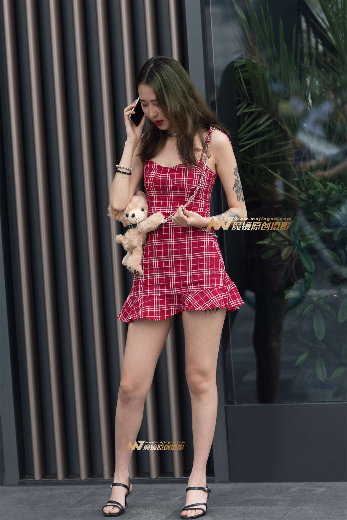 格子裙美女-日更街拍