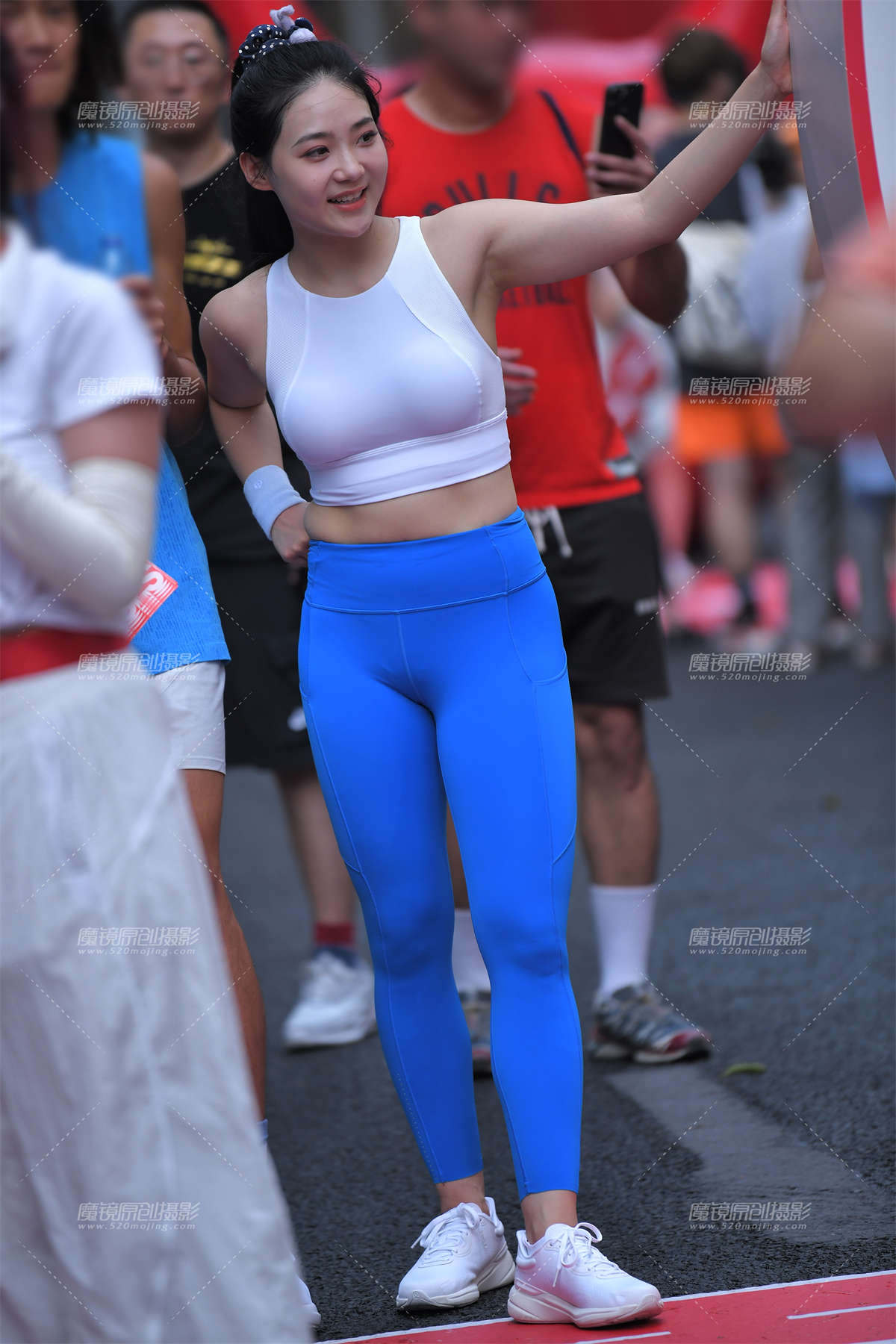 图片[2]-笑的好甜-日更街拍