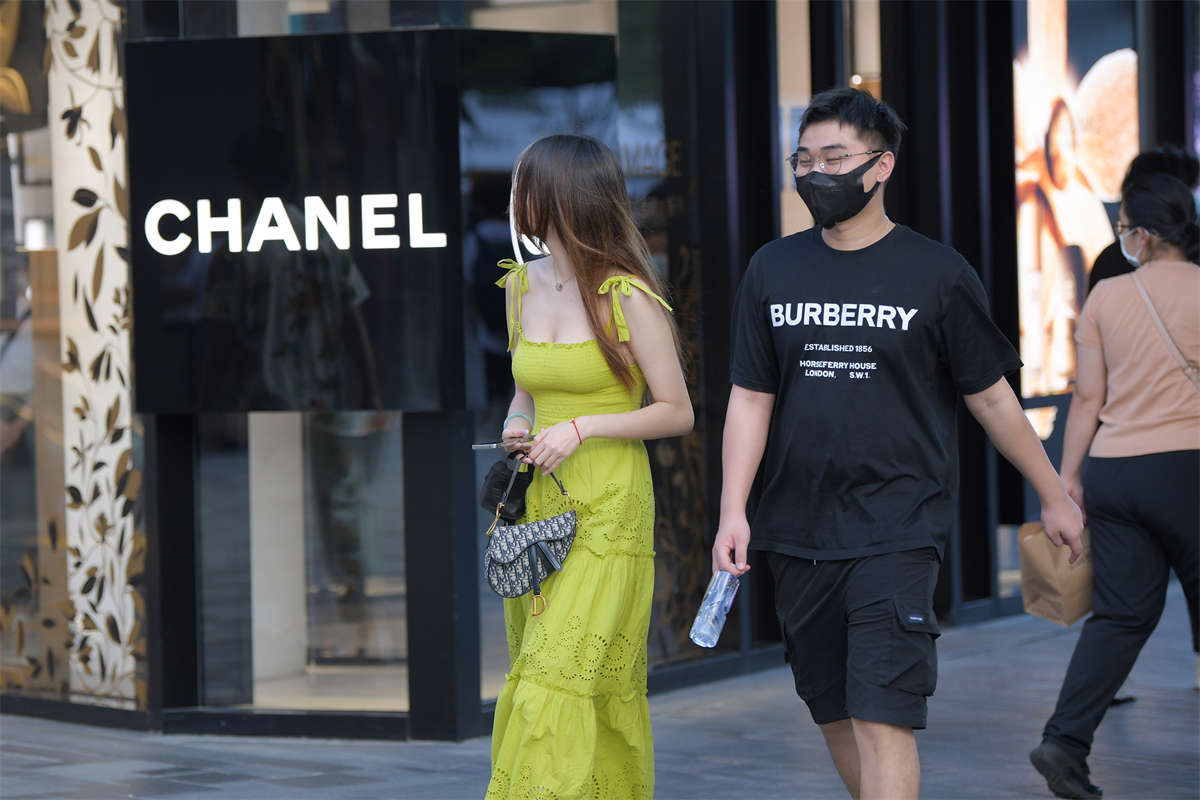 图片[2]-抹胸绿裙甜美依人-日更街拍