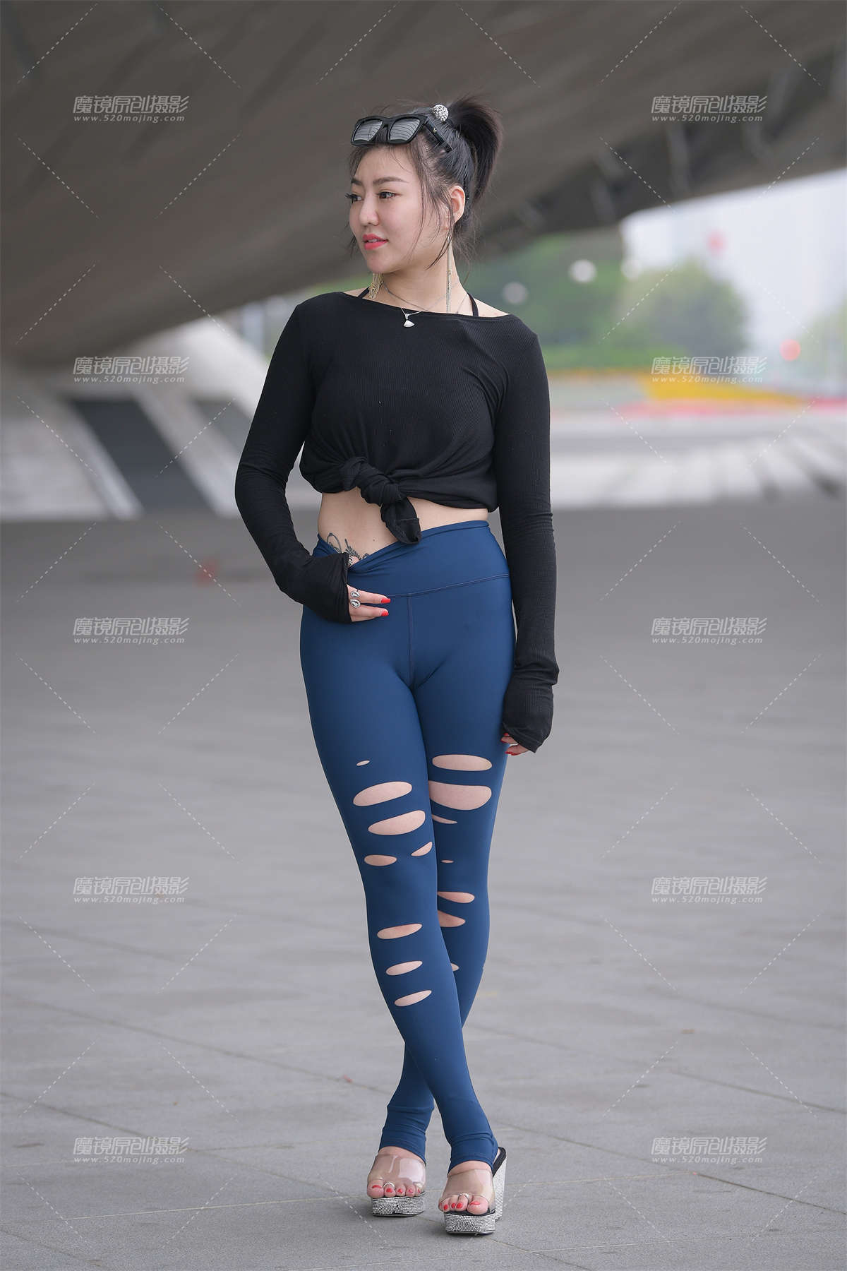 【街拍之魂赛帖】蓝色破洞紧身__-日更街拍